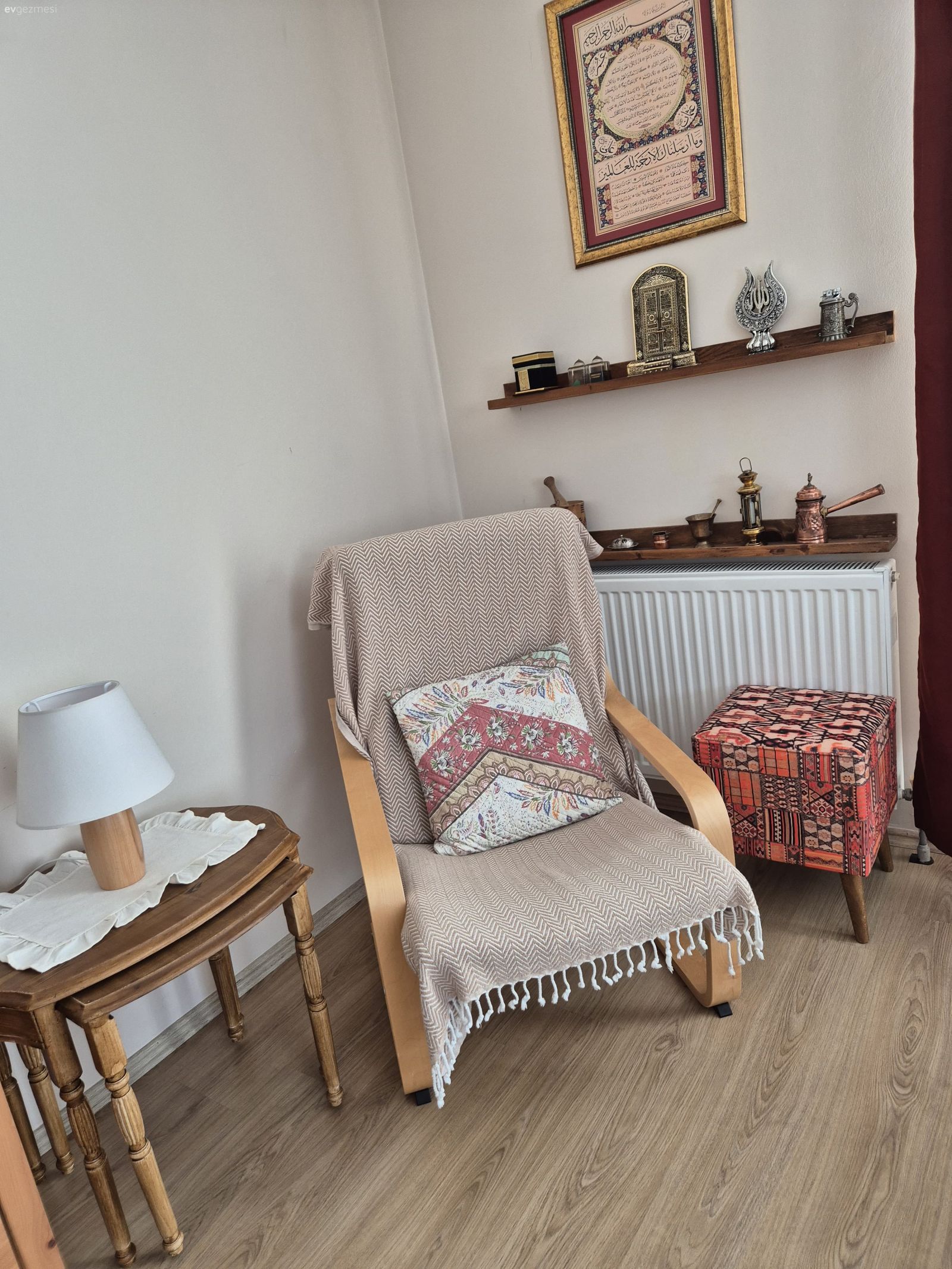 Duvar rafı, Duvar dekorasyonu, Berjer, Parke, Yan sehpa, Sehpa, Dekoratif Objeler