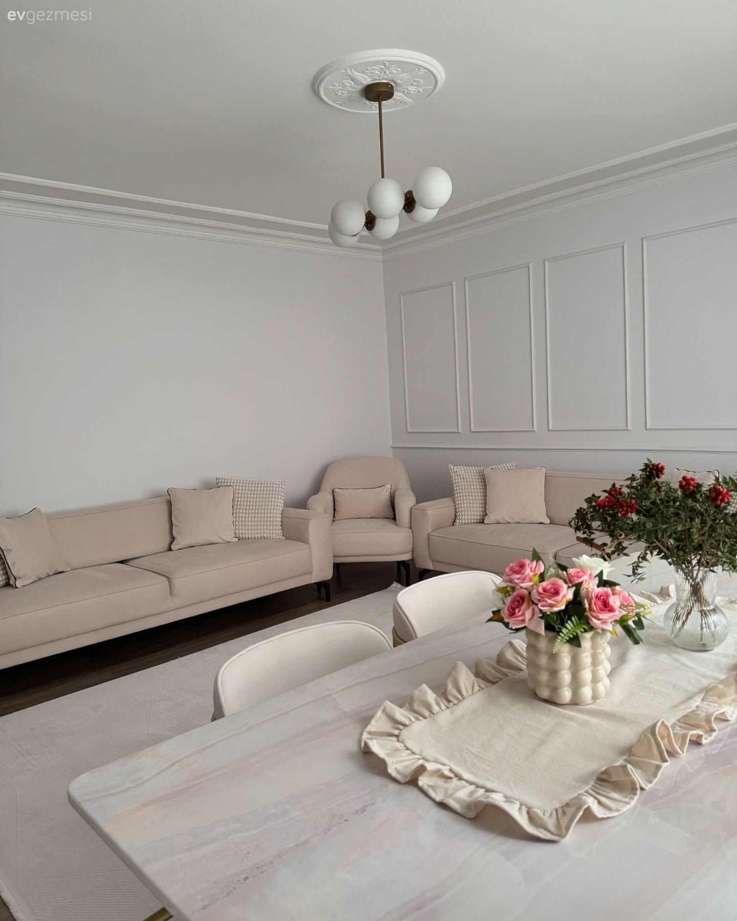 Bu Minimalist Ev Kendi Halinde Olmayı Seviyor