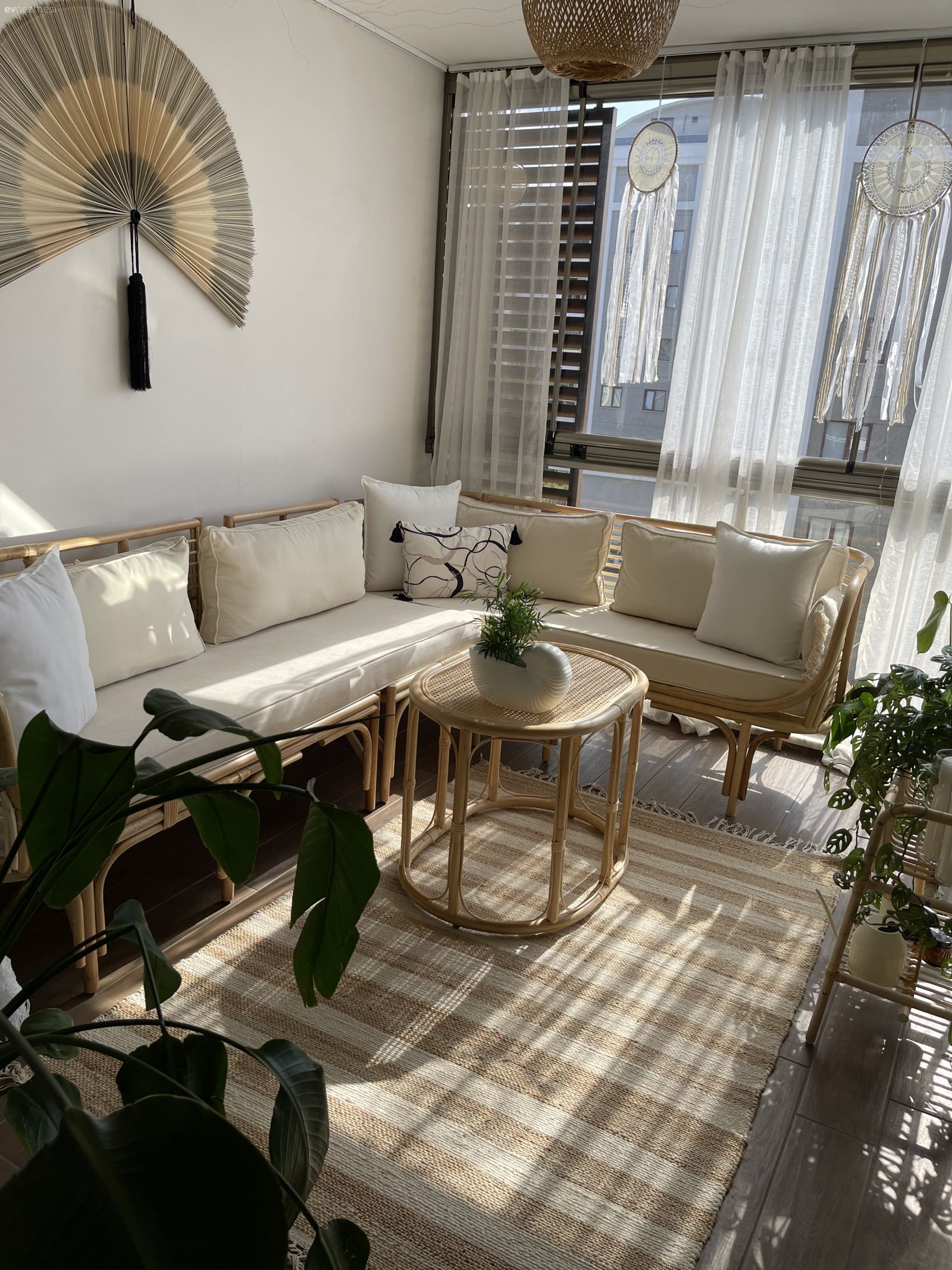 Bu Zevkli Bursa Balkonu Adeta Evin Oturma Odası Kıvamında!