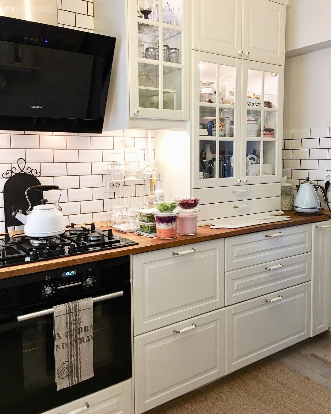 Nostaljik Detayları ve Beyazıyla Huzur Dolu Bir İstanbul Evi