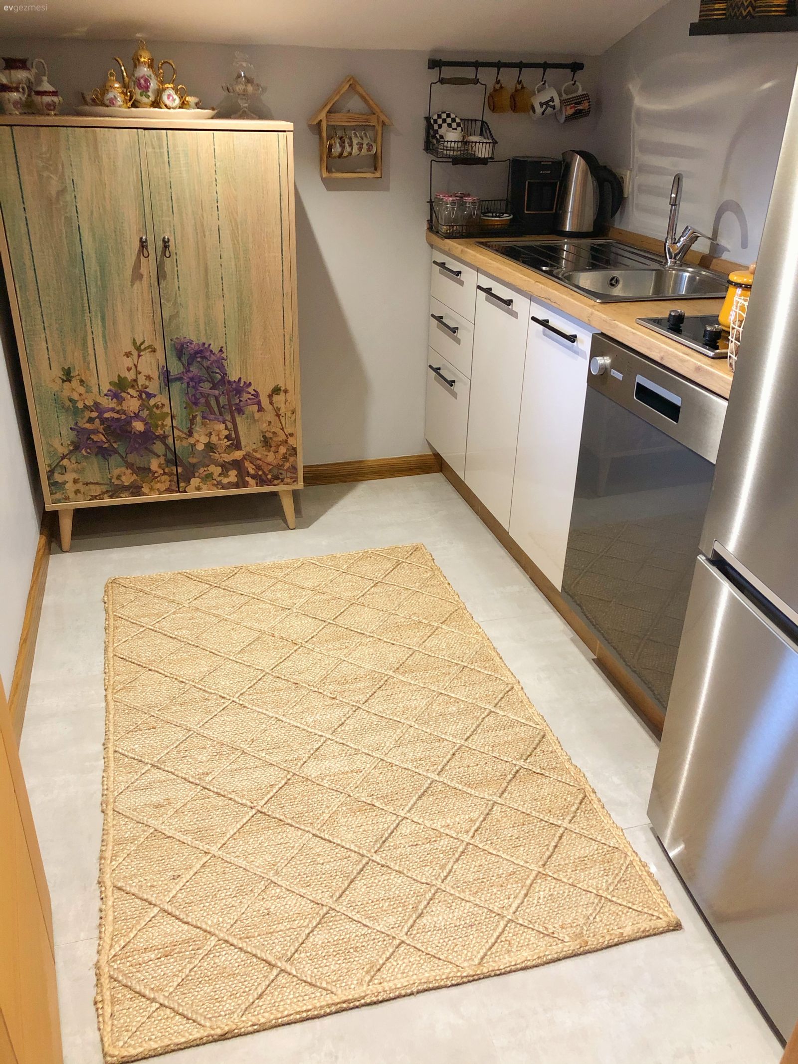 Mutfak, Beyaz ve ahşap mutfak, Ahşap mutfak tezgahı, Mutfak tezgahı, Mutfak tezgah arası, Mutfak halısı, Ekstra mutfak dolabı, Ankastre