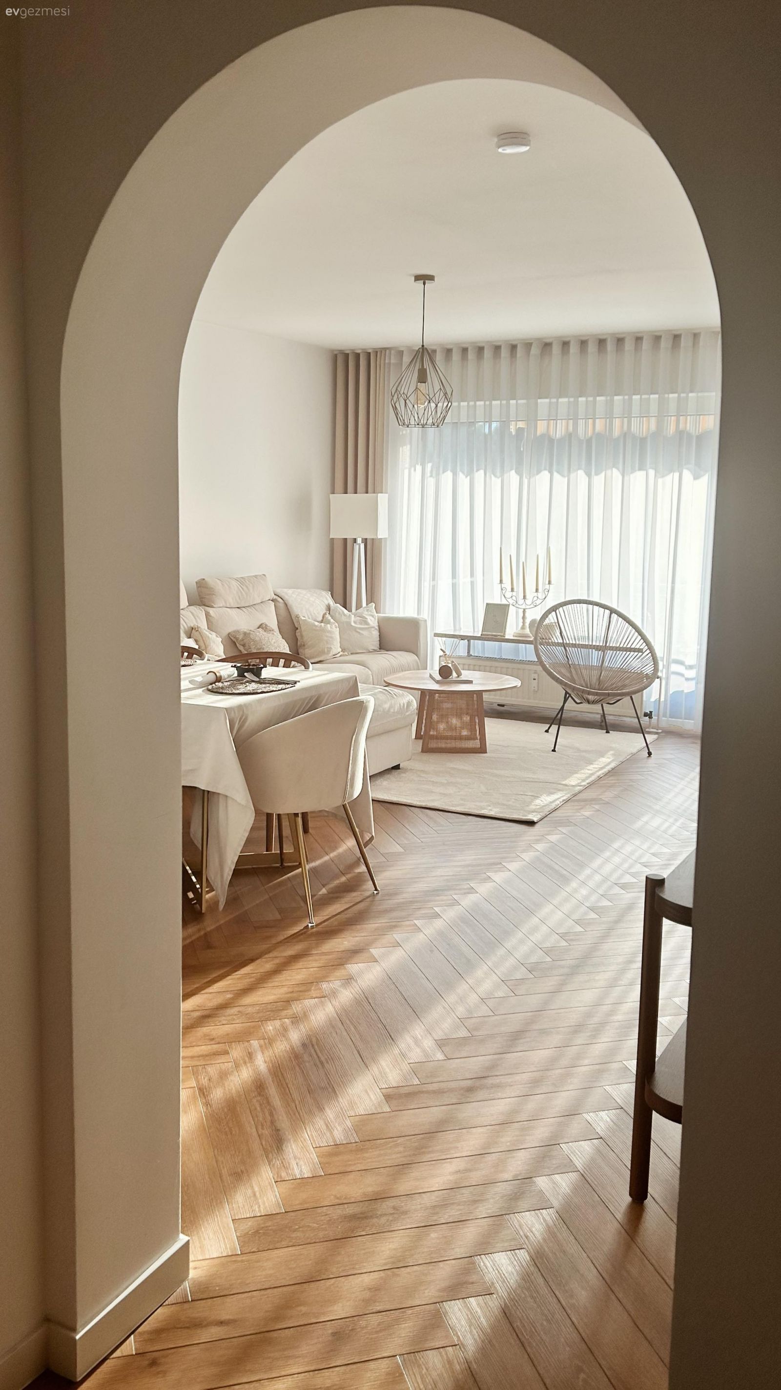 Bu Sakin Dekor Gözü Yoracak Her Şeyden Uzak Kalmış!