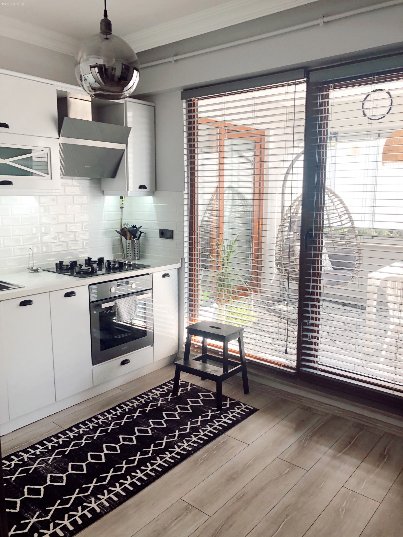 Bu Evde Elinizi Nereye Atsanız Karşınıza Bir Kendin Yap İşi Çıkıyor