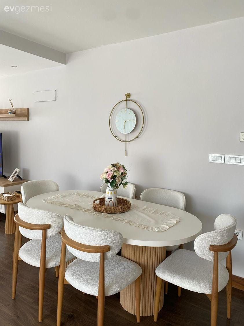 Beyaz Koltuk Takımını Cesaretle Kullanan Bir İzmir Evi!