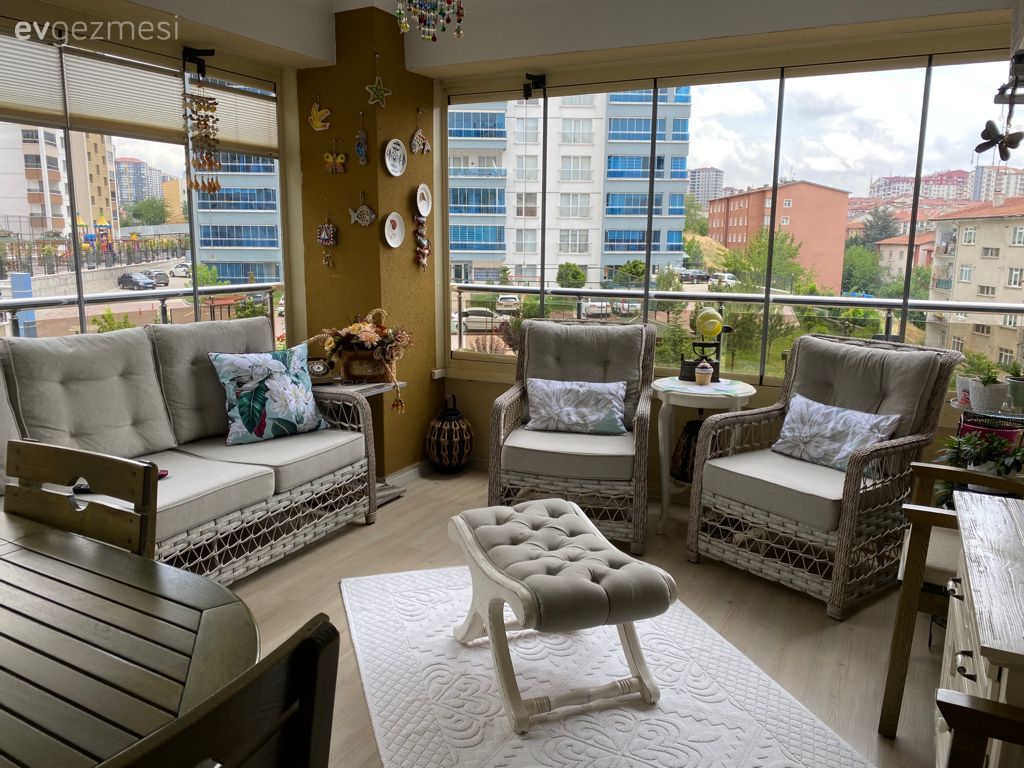 Balkon, Kahverengi, Gri, Beyaz, Sarı, Balkon oturma grubu, Balkon masası, Balkon duvar dekorasyonu, Balkon halısı, Dekoratif Objeler