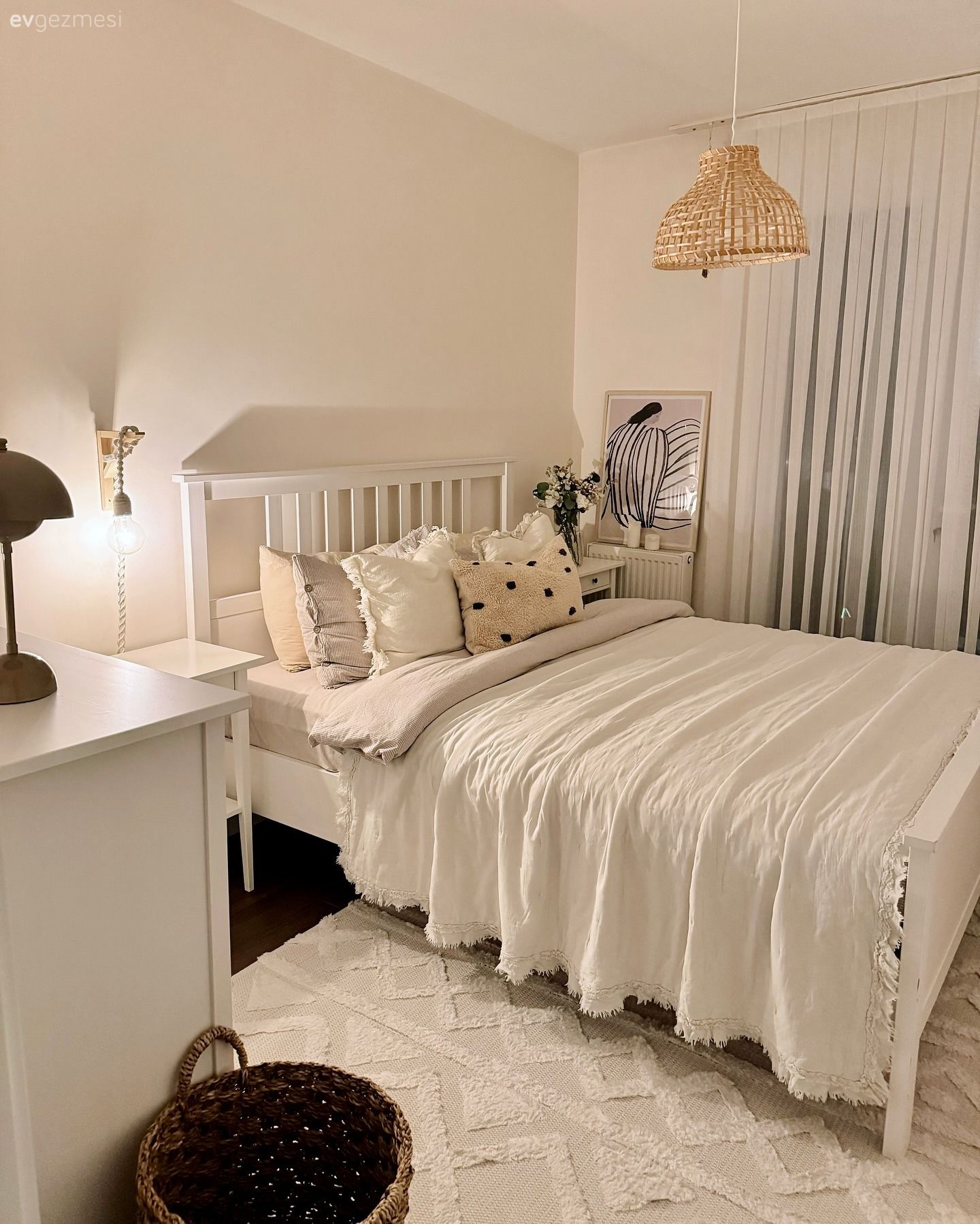 Bu Açık Mutfaklı Evde Salaş Şıklık Esas Alınmış