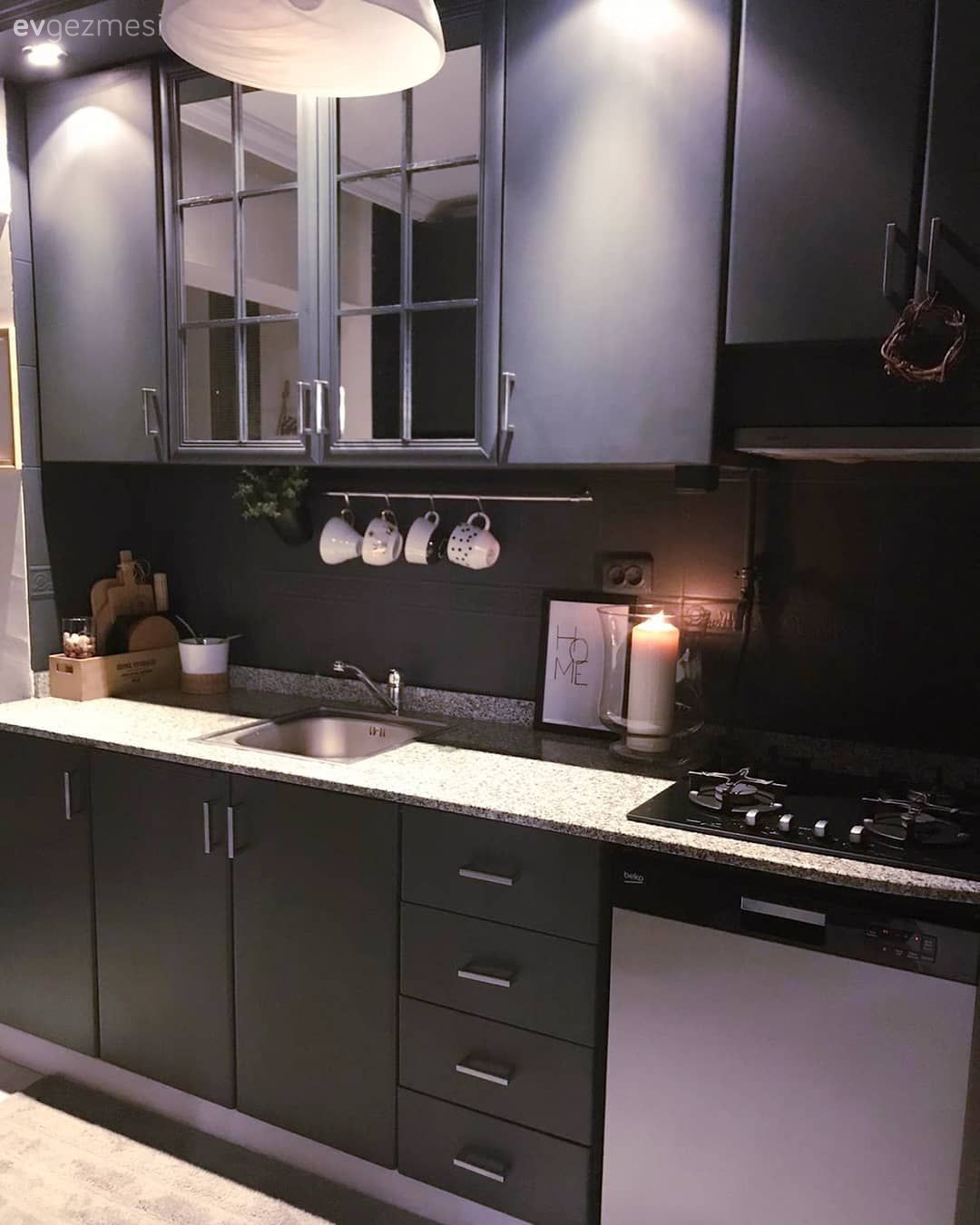 Küçük Parçalarla Büyük Değişiklik Yapabilen Bir İzmir Evi