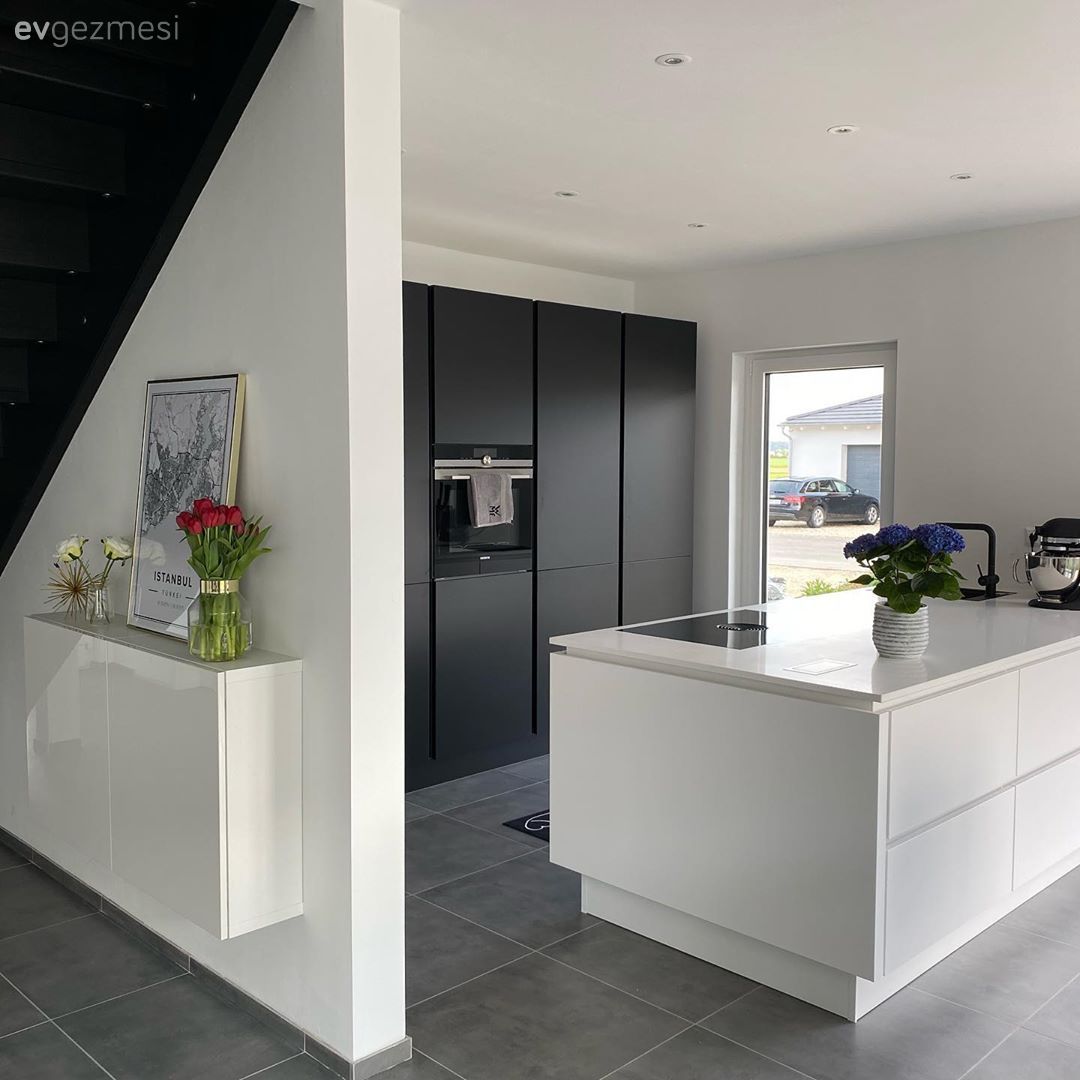 Koca Evde Beyaz, Gri ve Siyah Egemenliğini İlan Etmiş!