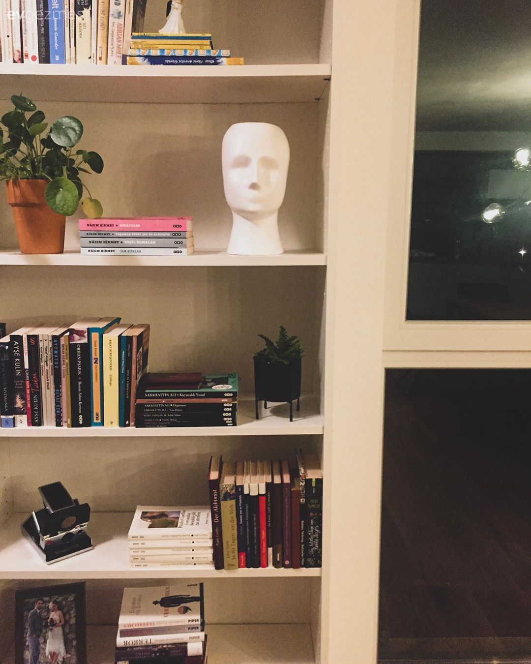 Kitaplık, Siyah, Kitaplık dekoratif objeleri, Ev Aksesuar, Ev bitkisi, Duvar dekorasyonu