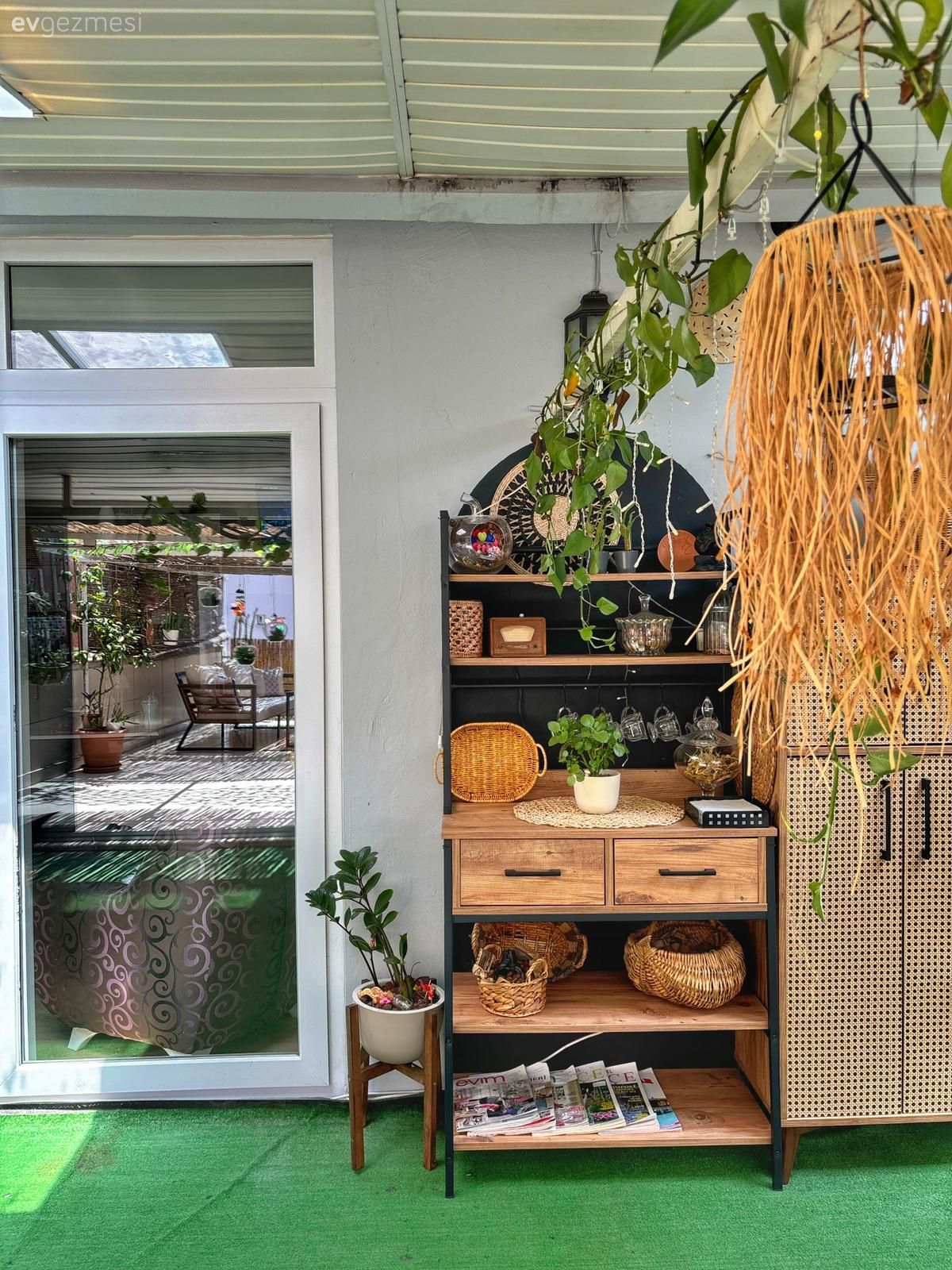 Apartmana Bağlı Bu Antalya Terasında Bali Esintileri Hakim