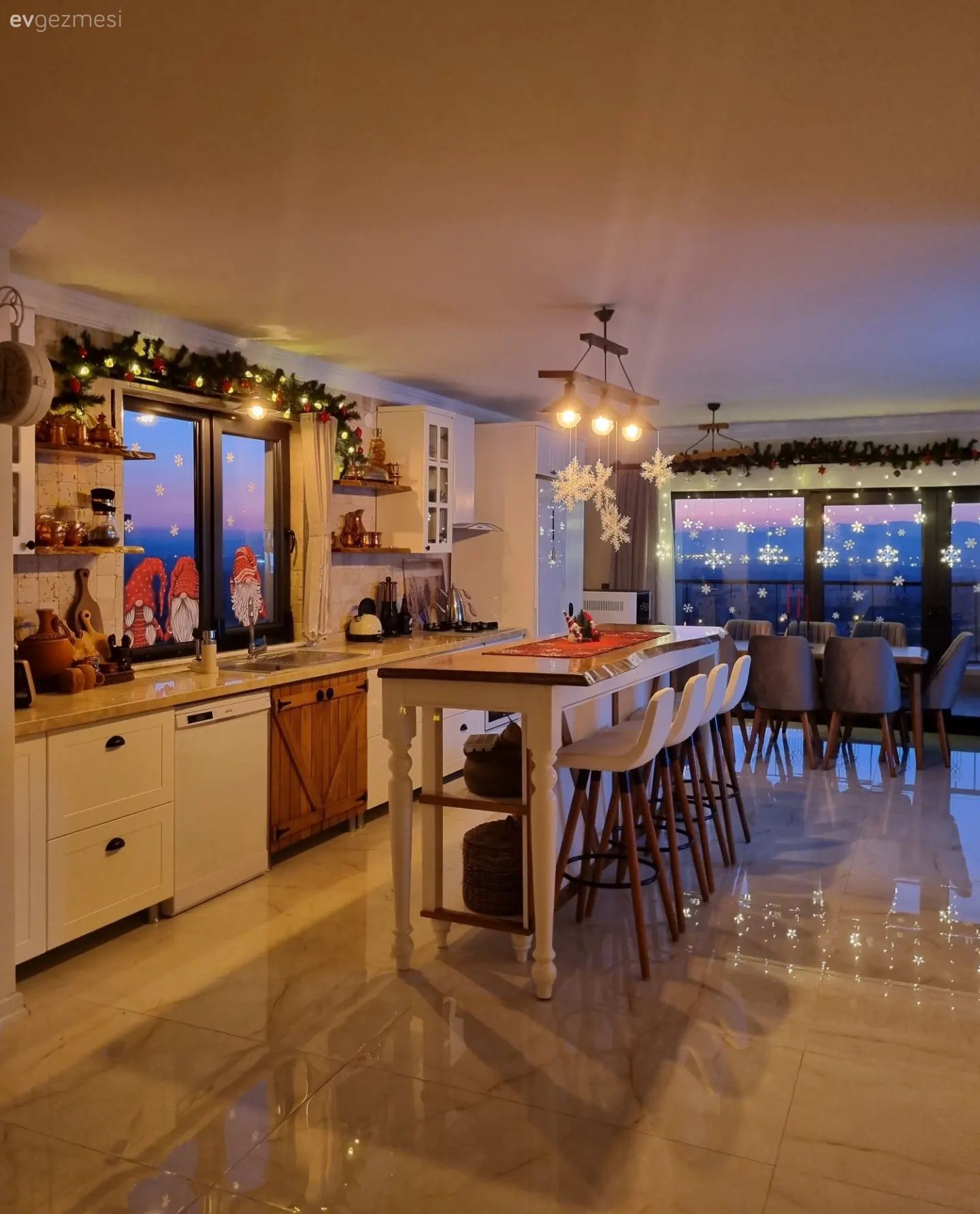 Yeni Yılın Heyecanını Her Köşesine Yansıtmış Yılbaşı Konseptli Dekorlar!