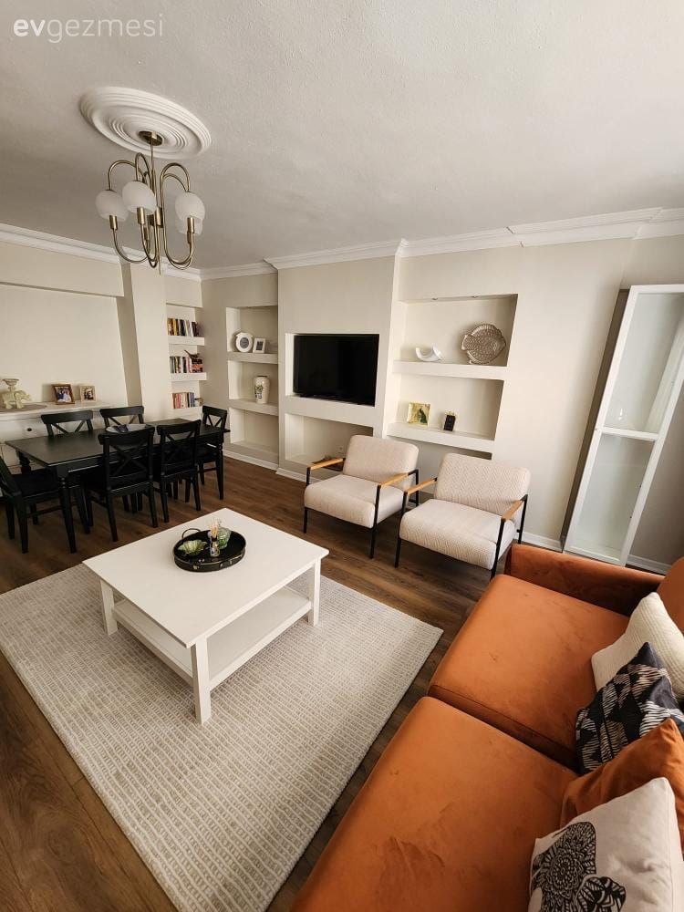 Salon, Bohem Dekorasyon, Turuncu, Beyaz, Siyah, Koltuk takımı, Berjer, Orta sehpa, Sehpa, Halı, Salon halısı, Kırlent, Ev tekstili, Tv ünitesi, Tv ünitesi aksesuarları, Ev Aksesuar, Avize, Aydınlatma, Sandalye, Yemek masası