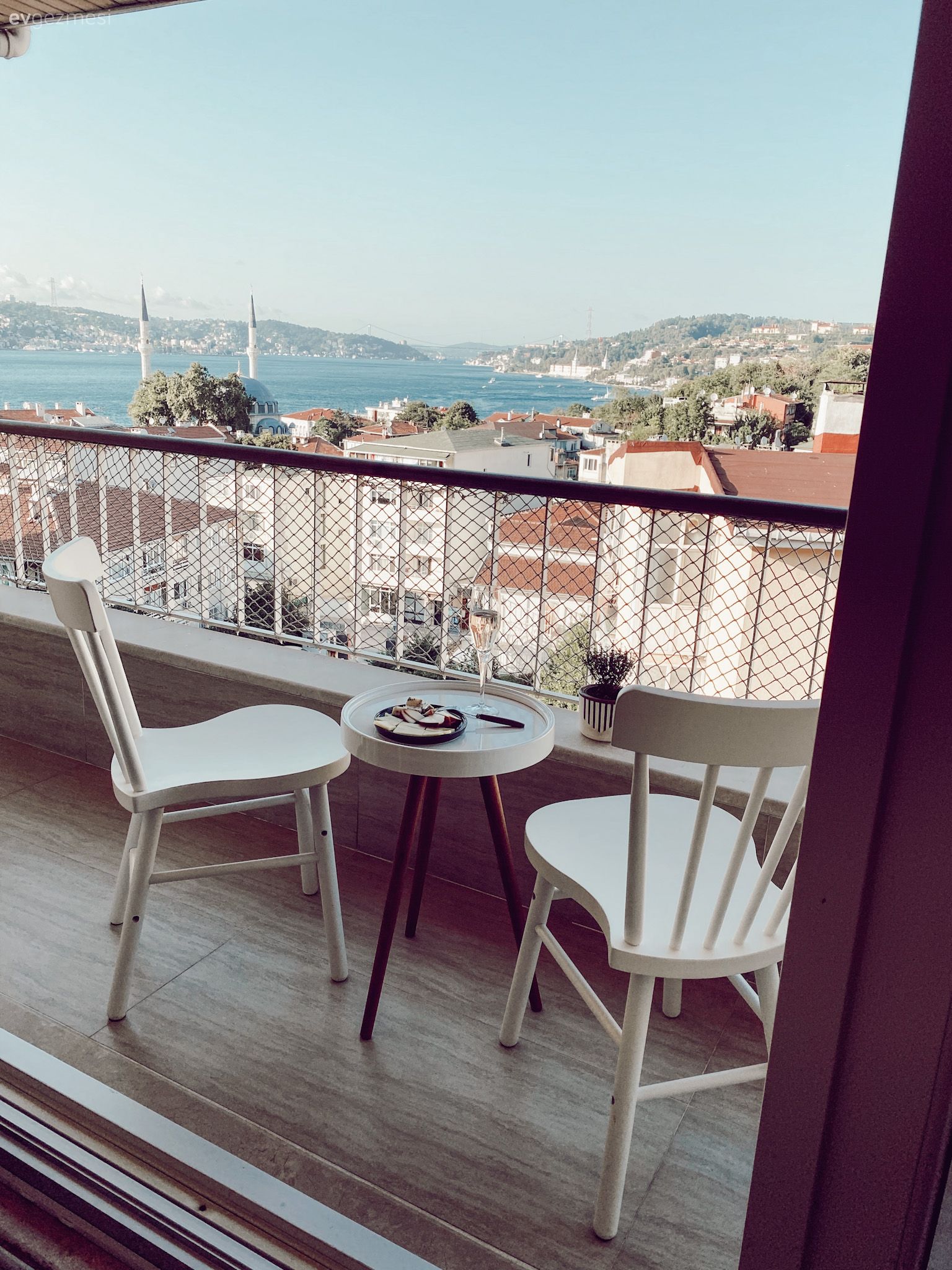 Balkon, Balkon masası, Sandalye, Manzaralı evler