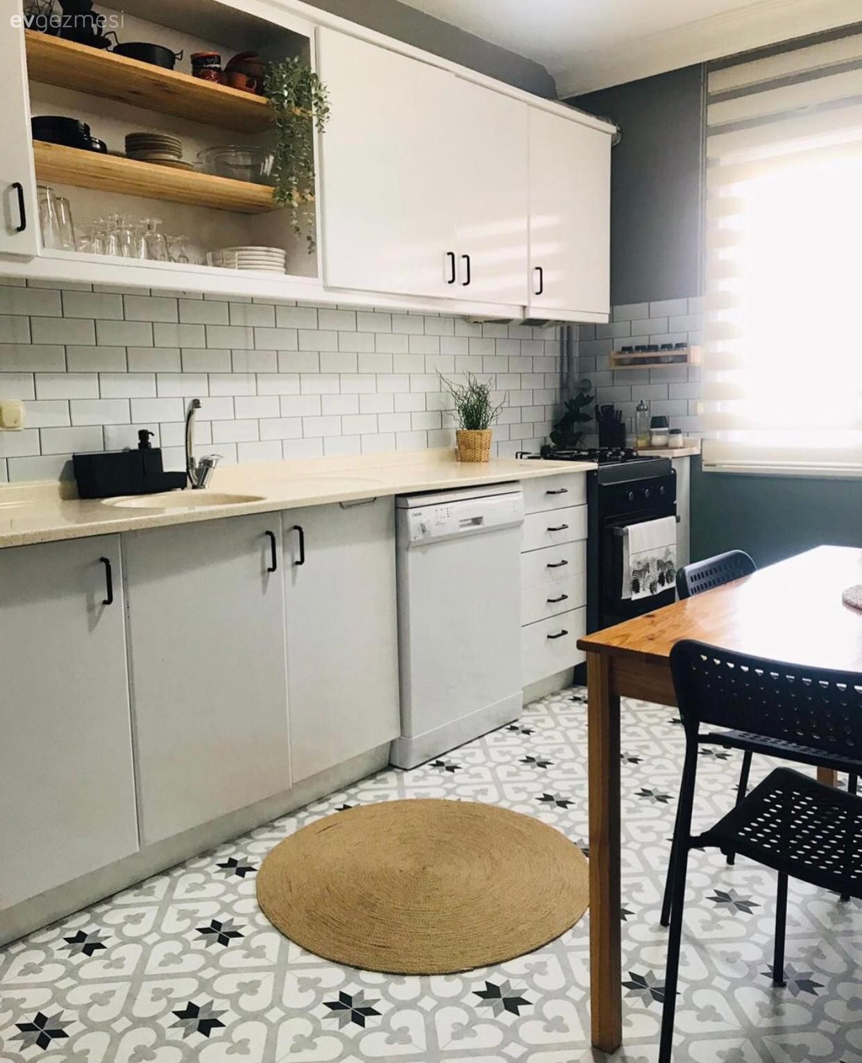 Mutfak, Krem, Beyaz, Siyah, Mutfak tezgahı, Mutfak tezgah arası, Tezgah arası seramik, Mutfak zemin seramikleri, Yuvarlak halı, Halı, Mutfak halısı, Sandalye, Mutfak masası, Mutfak perdesi