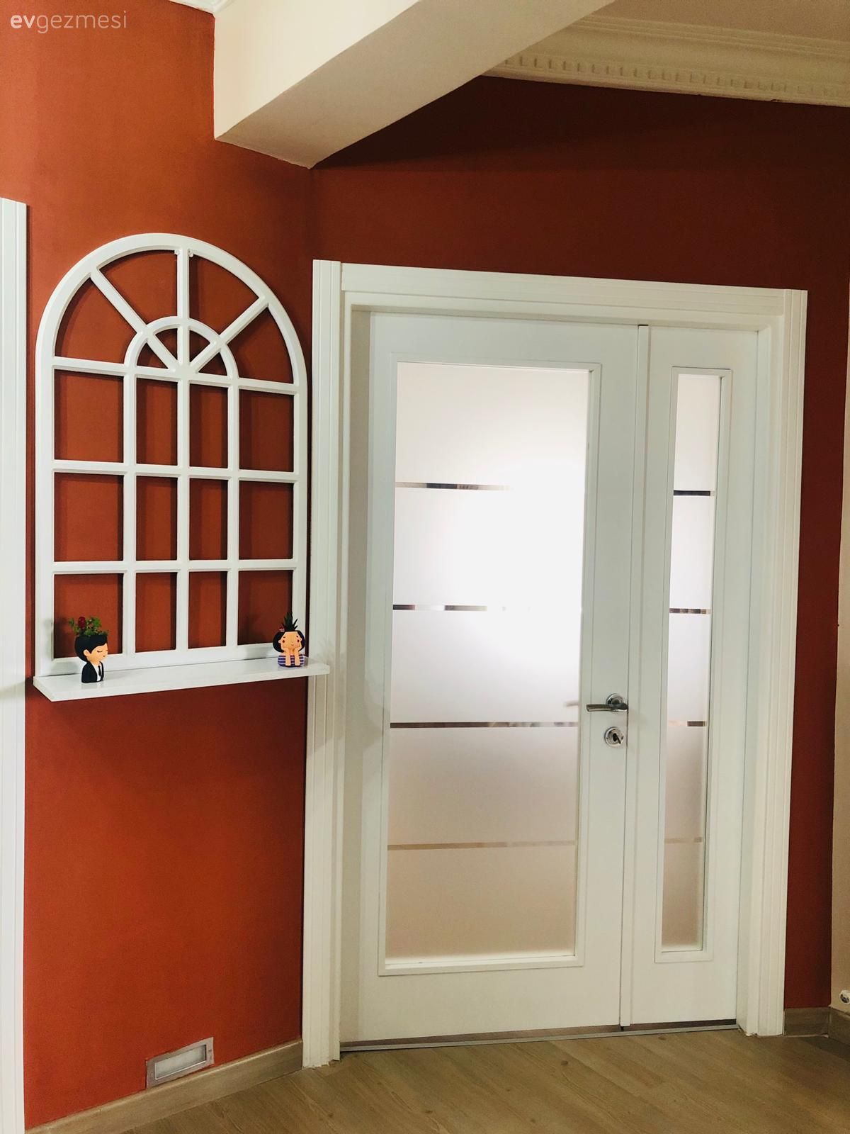 Antre, Turuncu duvar rengi, Beyaz, Kapı , Pencere duvar dekoru, Duvar dekorasyonu
