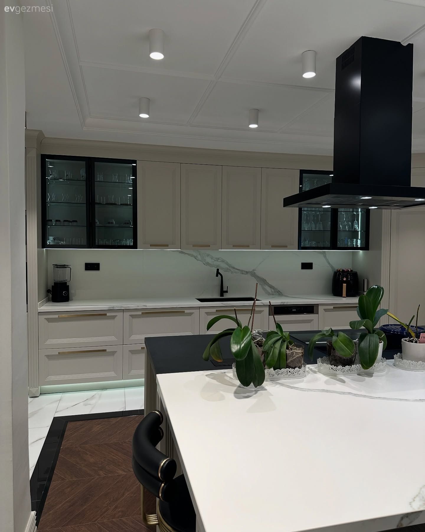 Son Teknolojilerin Kullanıldığı Bu Mutfak Hem İddialı Hem Samimi