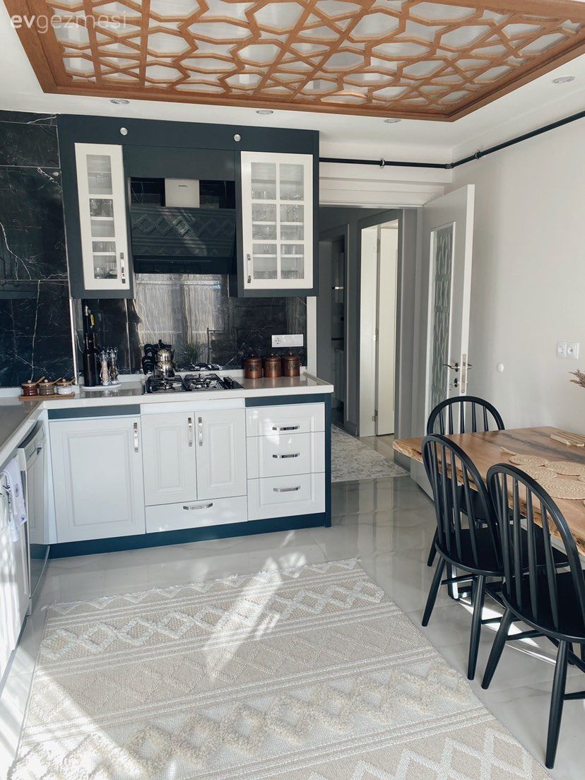 Bu Denizli Evinin Baş Rolünde Capcanlı Bir El Dokuma Halı Var