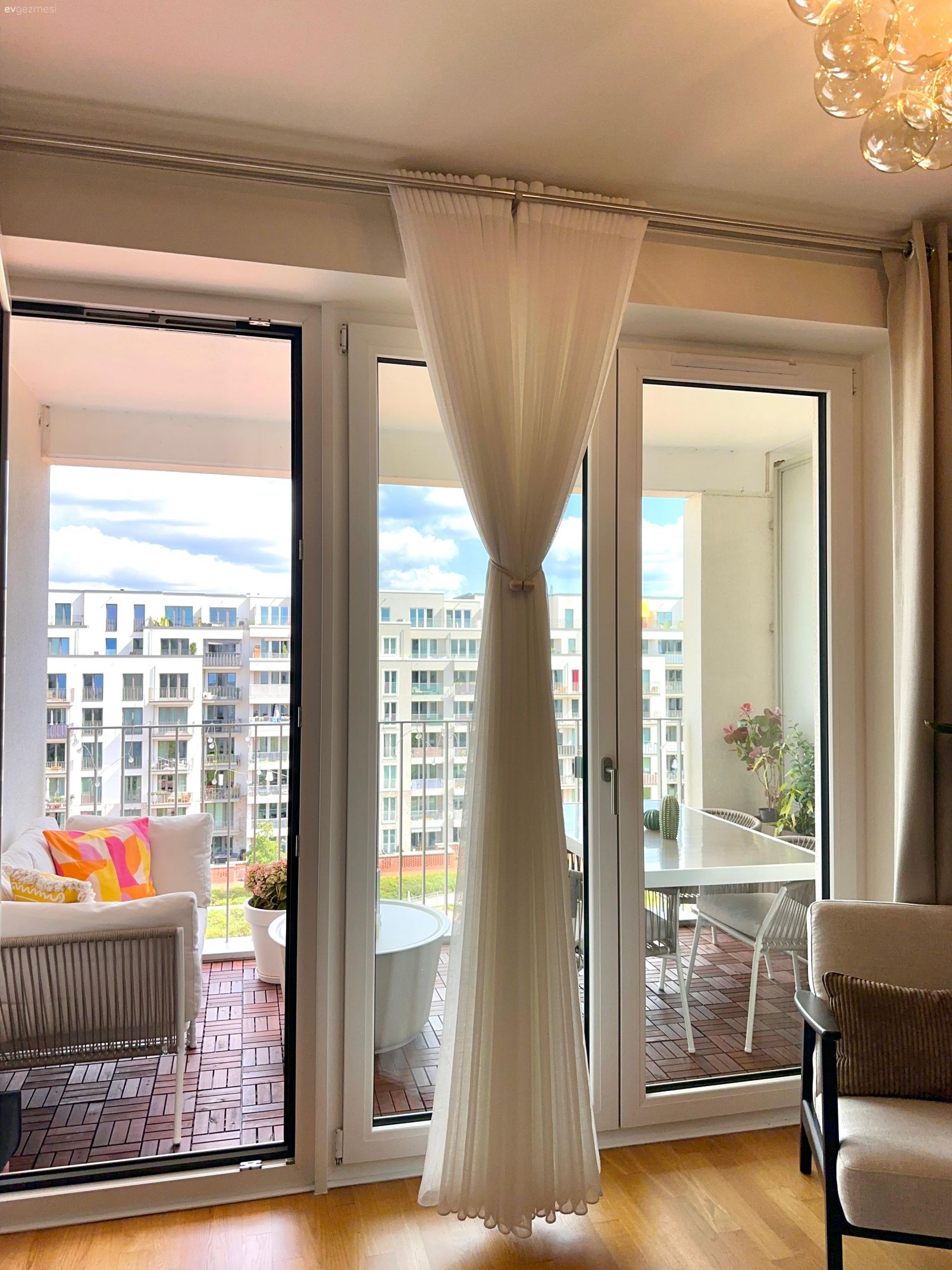 Beyaz, Tül perde, Perde, Berjer