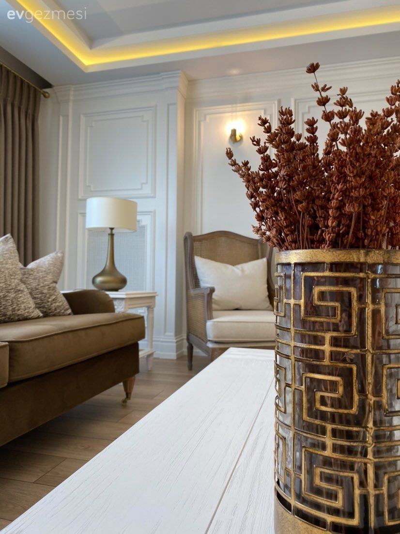 Duvar çıtalama, Beyaz, Led aydınlatma, Aydınlatma, Vizon, Kahverengi, Koltuk takımı, Berjer, Kırlent, Ev tekstili, Orta sehpa, Sehpa, Dekoratif Objeler, Vazo, Ev Aksesuar, Abajur