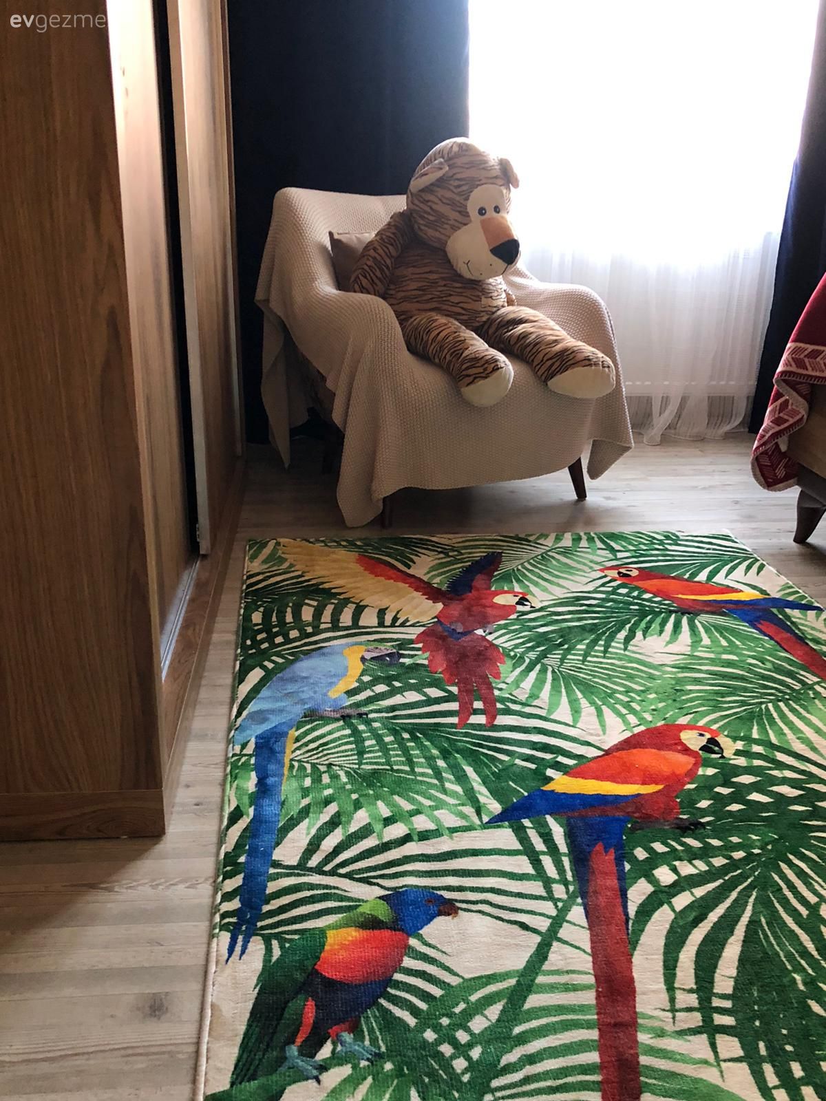 Çocuk Odası, Yeşil, Kırmızı, Siyah, Beyaz, Halı, Çocuk odası halısı, Gardrop, Fon perde, Perde, Tül perde