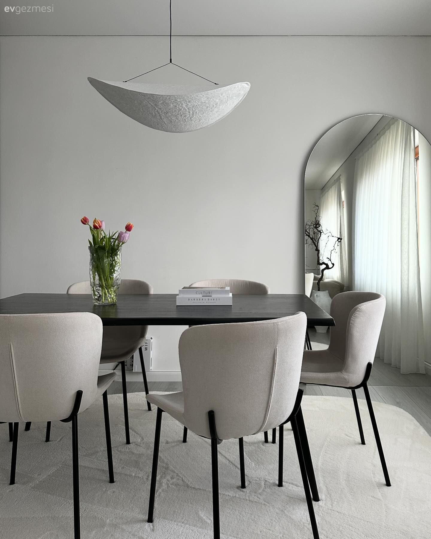 Büyük Boyutlu Objeler Bu Evin Karakterini Ortaya Çıkarmış