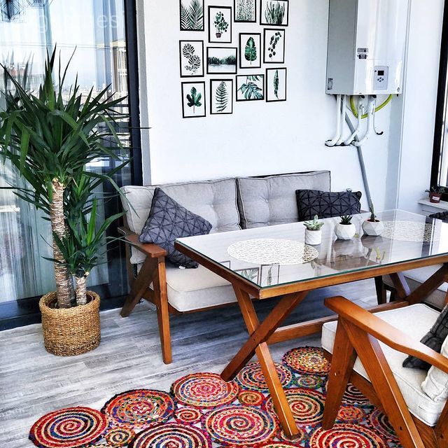 Balkon, Gri, Ahşap Mobilya, Balkon oturma grubu, Balkon duvar dekorasyonu, Saksı, Ev bitkisi, Balkon masası, Balkon halısı