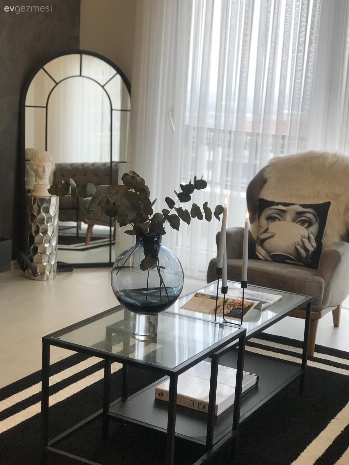 Beyaz, Siyah, Gri, Modern, Berjer, Boy aynası, Ayna, Halı, Salon halısı, Orta sehpa, Sehpa, Tül perde, Perde, Kırlent, Ev tekstili