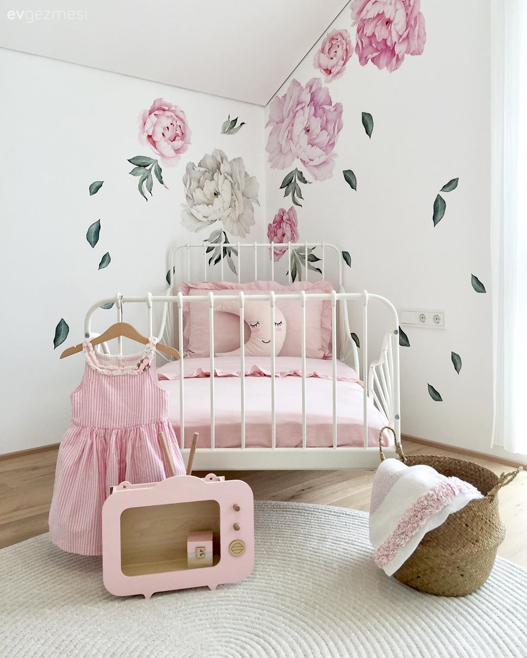 Çocuk Odası, Beyaz, Pembe, Çocuk odası duvar dekorasyonu, Çocuk odası halısı