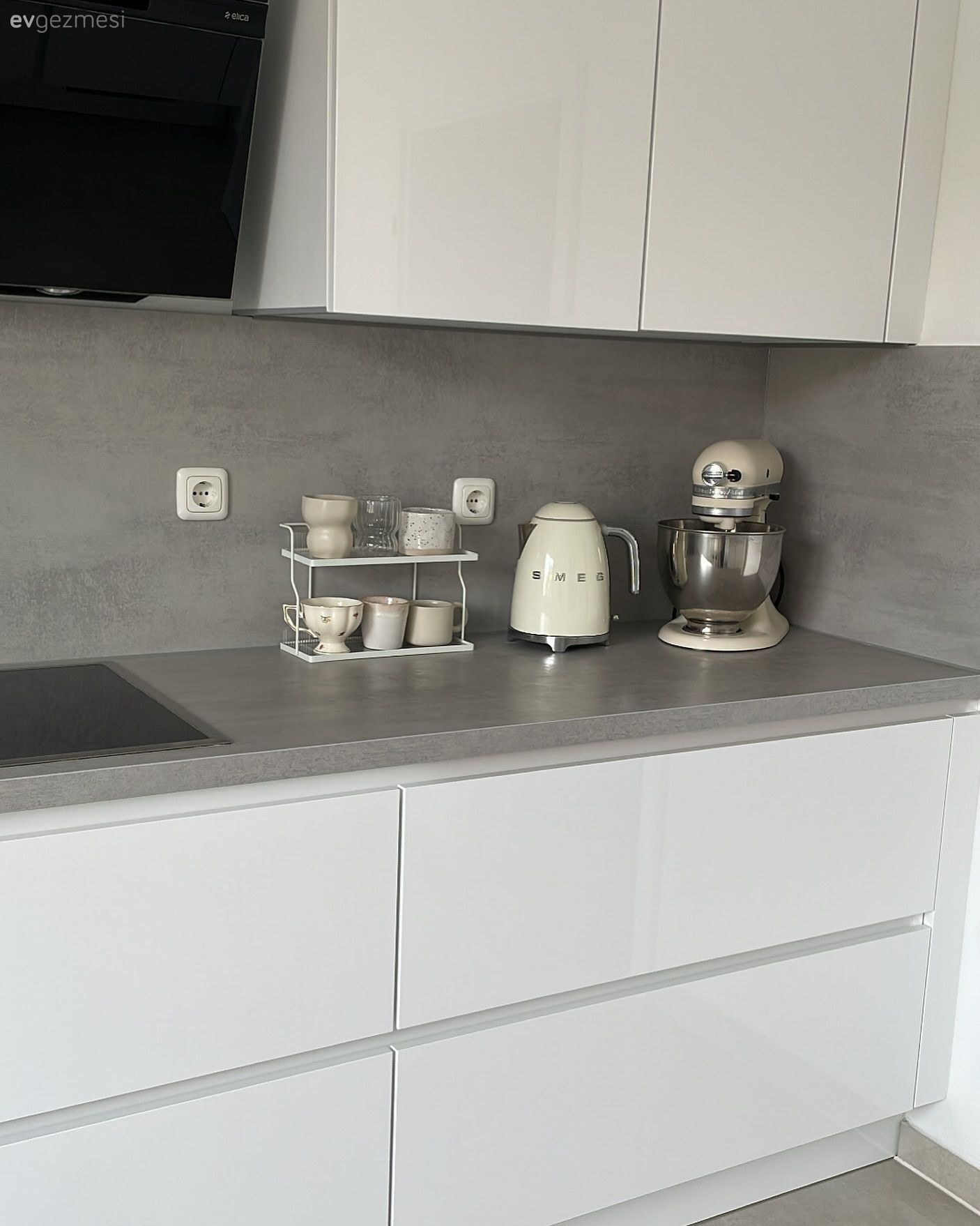 Mutfak, Beyaz, Gri, Kulpsuz mutfak dolabı, Modern mutfak, Mutfak aksesuarları