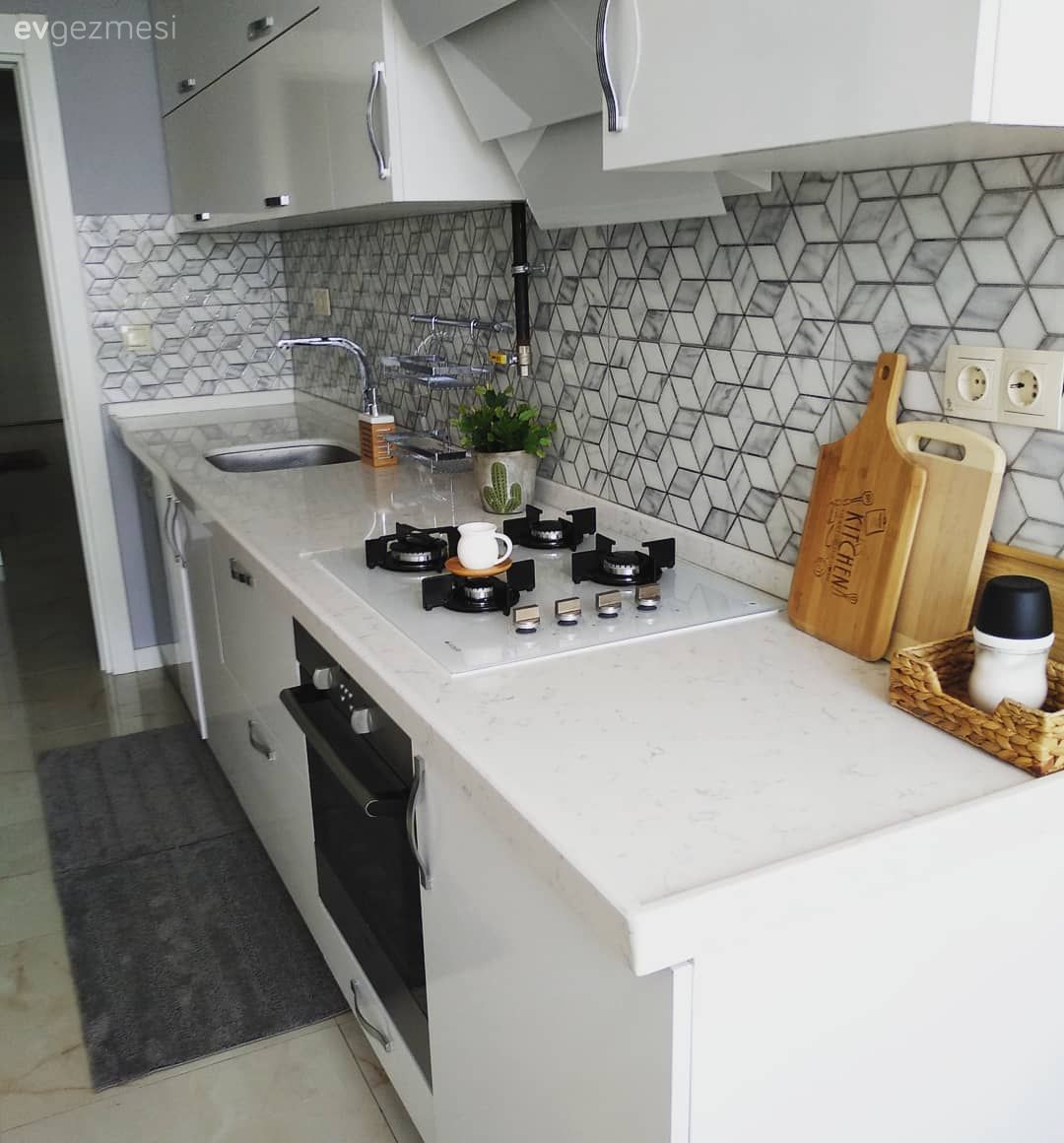 Ev Gezmesi: Modern ve Rustik Detayların Sıcacık Buluşması