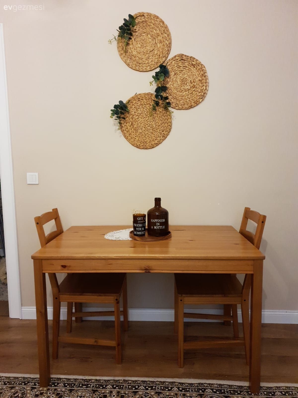 Mutfak masası, Ahşap Mobilya, Hasır, Duvar dekorasyonu, Sandalye