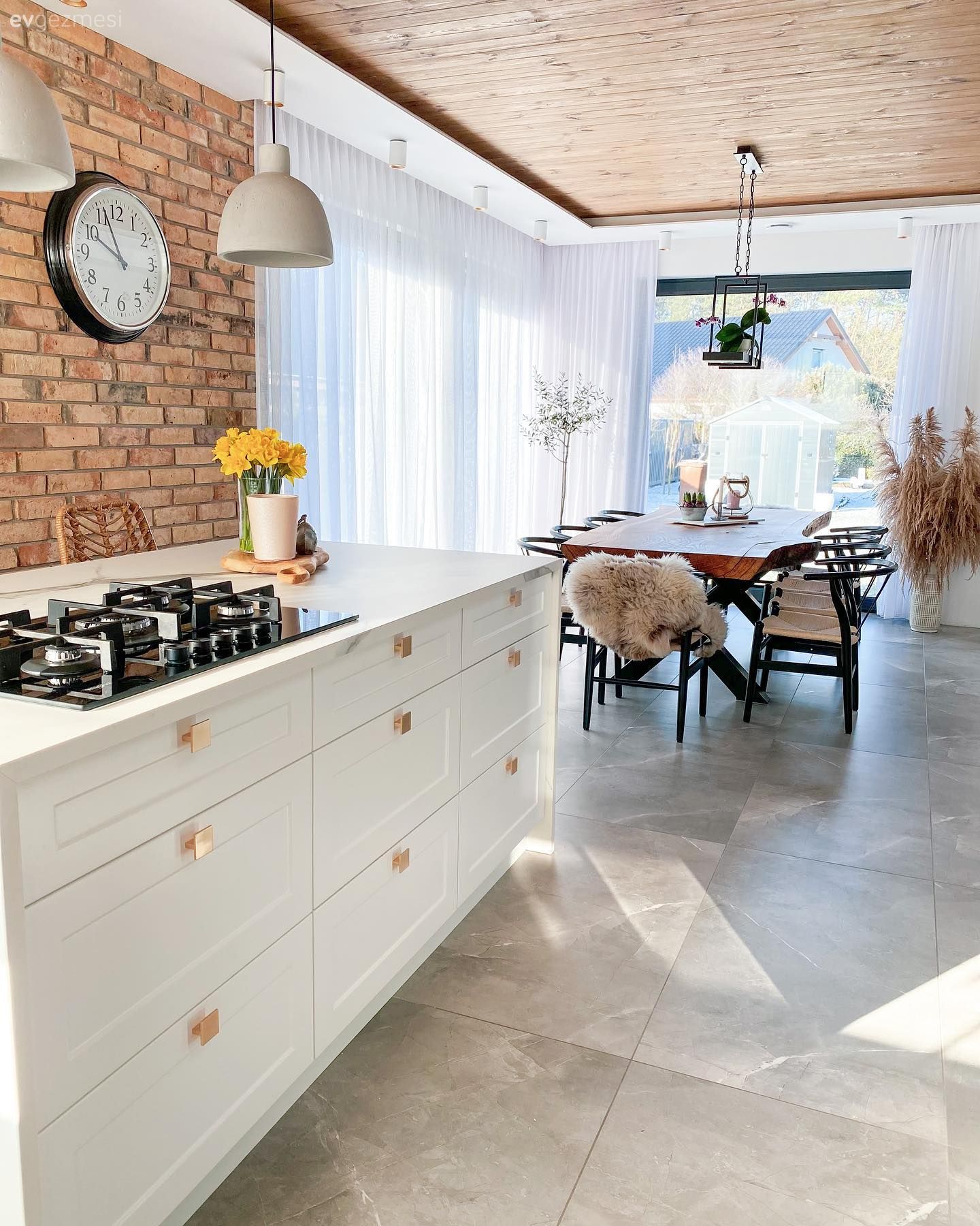 200 M2'lik İki Katlı 4+1 Müstakil Evin İçi ve Planı