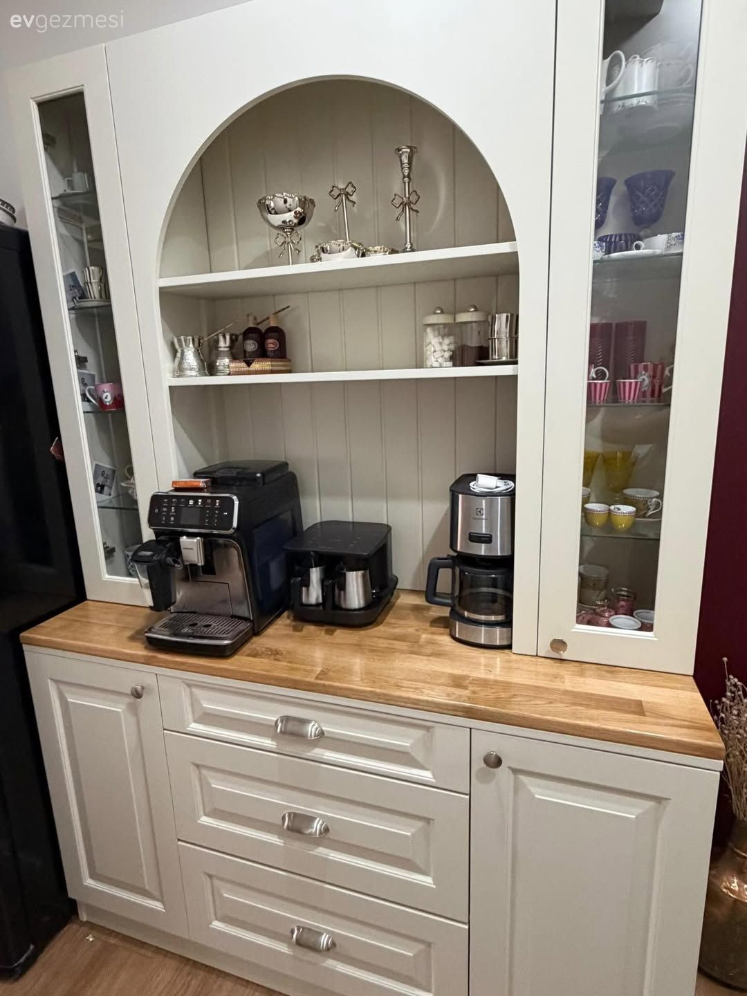 Bu Çatı Katı Mutfağı Dar Alanlar İçin Fikir Veriyor