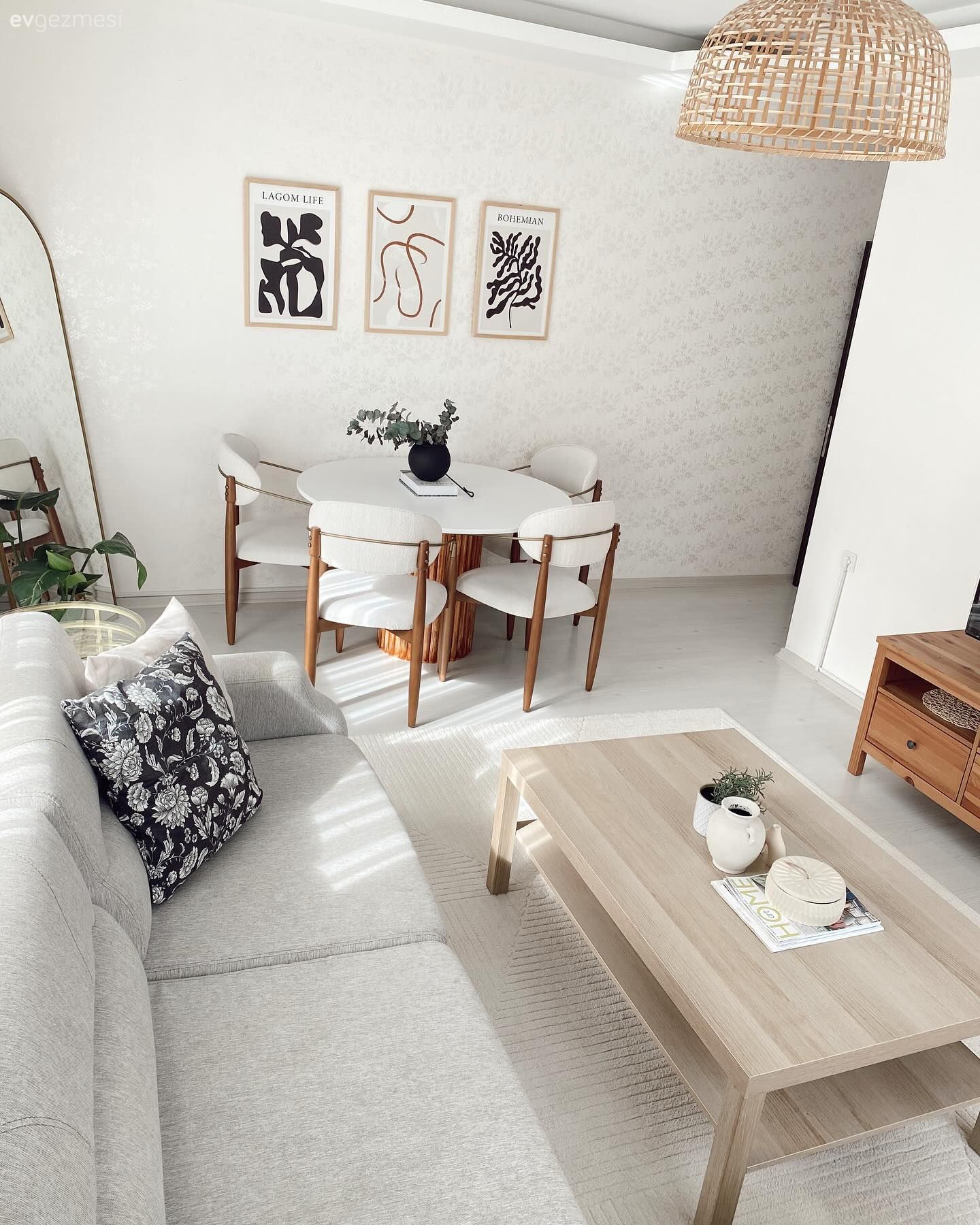 Salon, İskandinav, Beyaz, Bej, Ahşap Mobilya, Orta sehpa, Sehpa, Köşe koltuk, Koltuk takımı, Kırlent, Ev tekstili, Sandalye, Yemek masası, Boy aynası, Ayna, Ev bitkisi, Duvar dekorasyonu