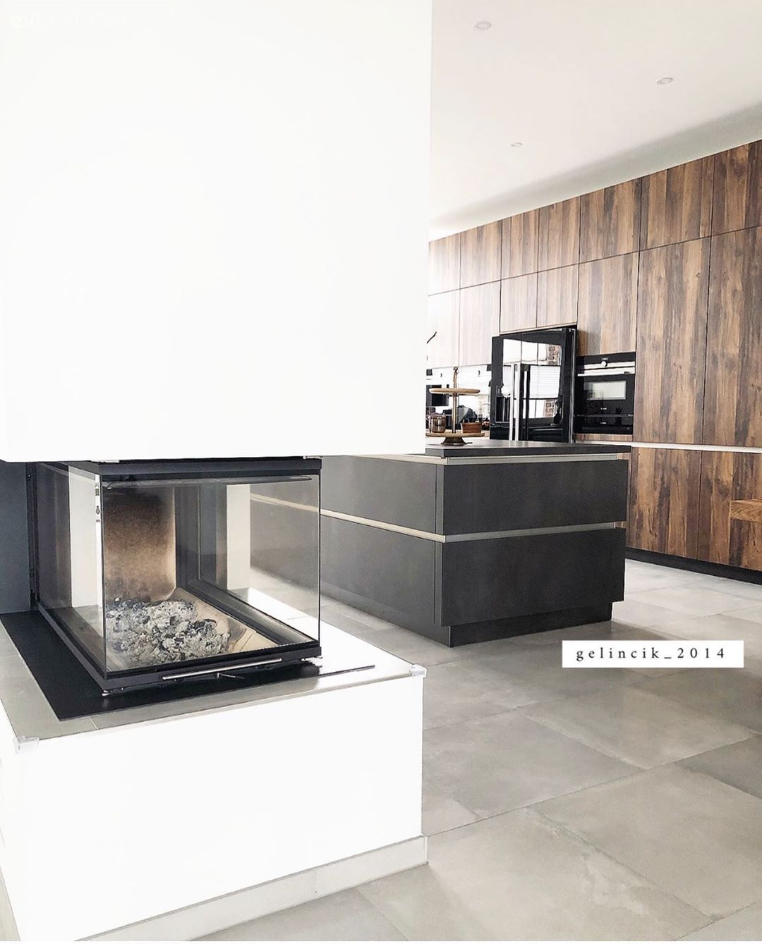 Mutfak, Kahverengi, Beyaz, Siyah, Amerikan Mutfak, Ada mutfak, Ankastre, Bar masa & sandalyeleri, Mutfak zemin seramikleri, Mutfak tezgahı, Mutfak tezgah arası, Şömine