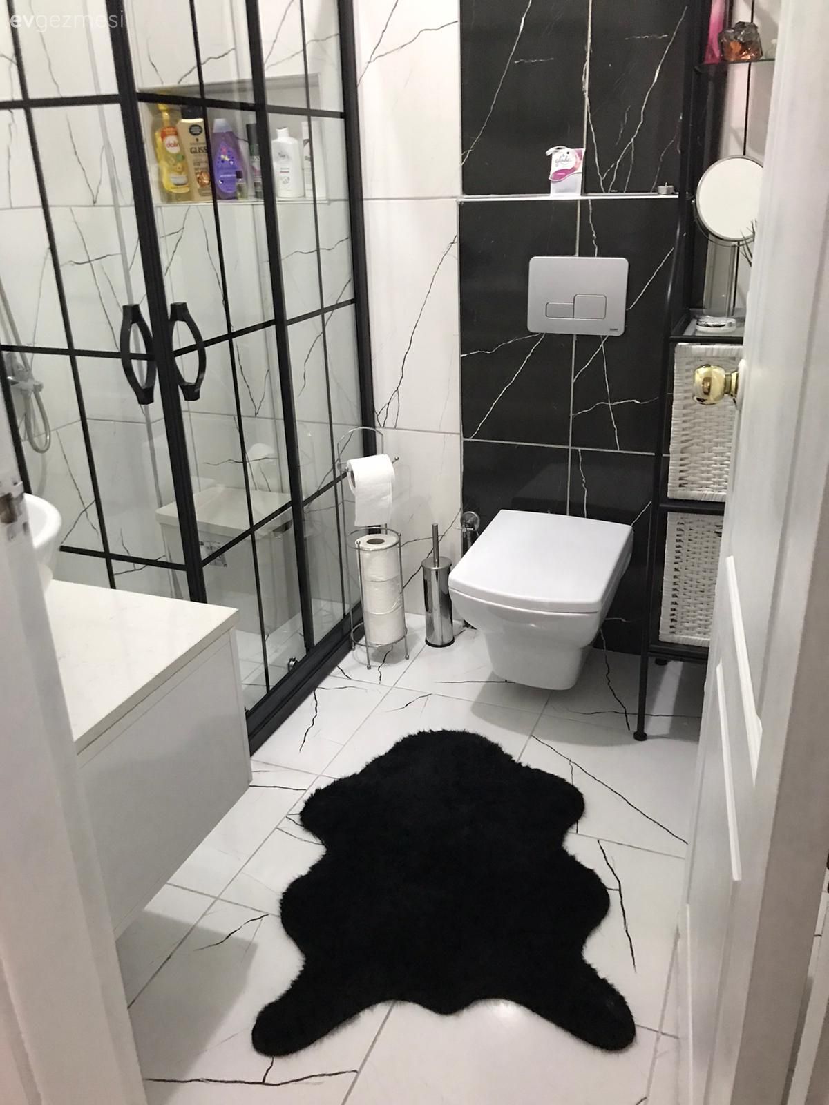 Banyo, Beyaz, Siyah, Banyo seramikleri, Banyo rafı, Duşakabin, Banyo paspası