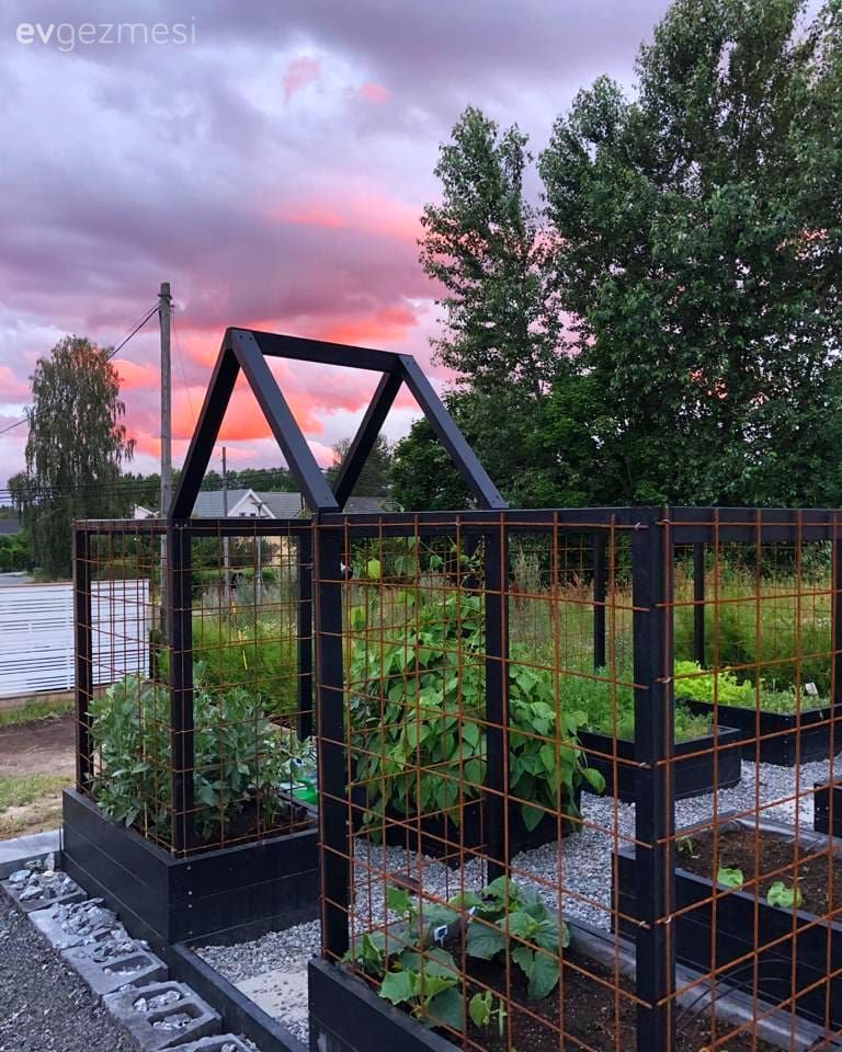 Bostanından Oyun Evine Kadar Her Şeyi Düşünülmüş Bir Villa