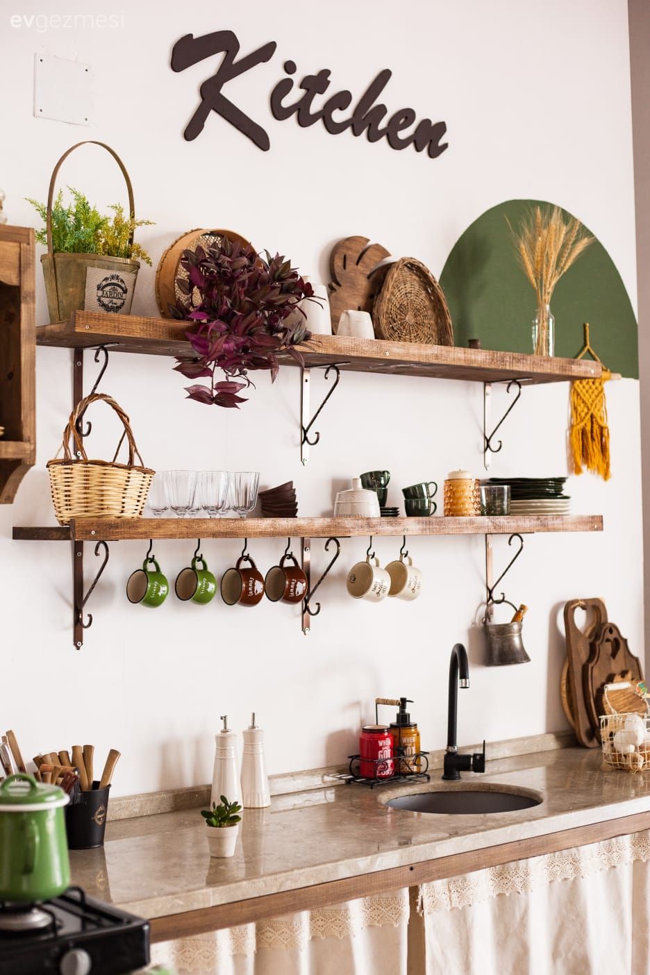 Öncesi&Sonrası: Bomboş Bir Atölye Olmuş Mu Size Rustik Bir Mutfak