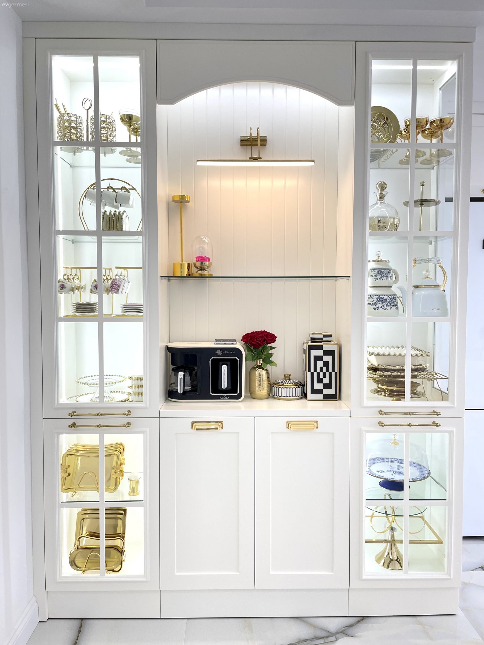 Bu Antalya Mutfağında Modern ve Art Deko El Ele!