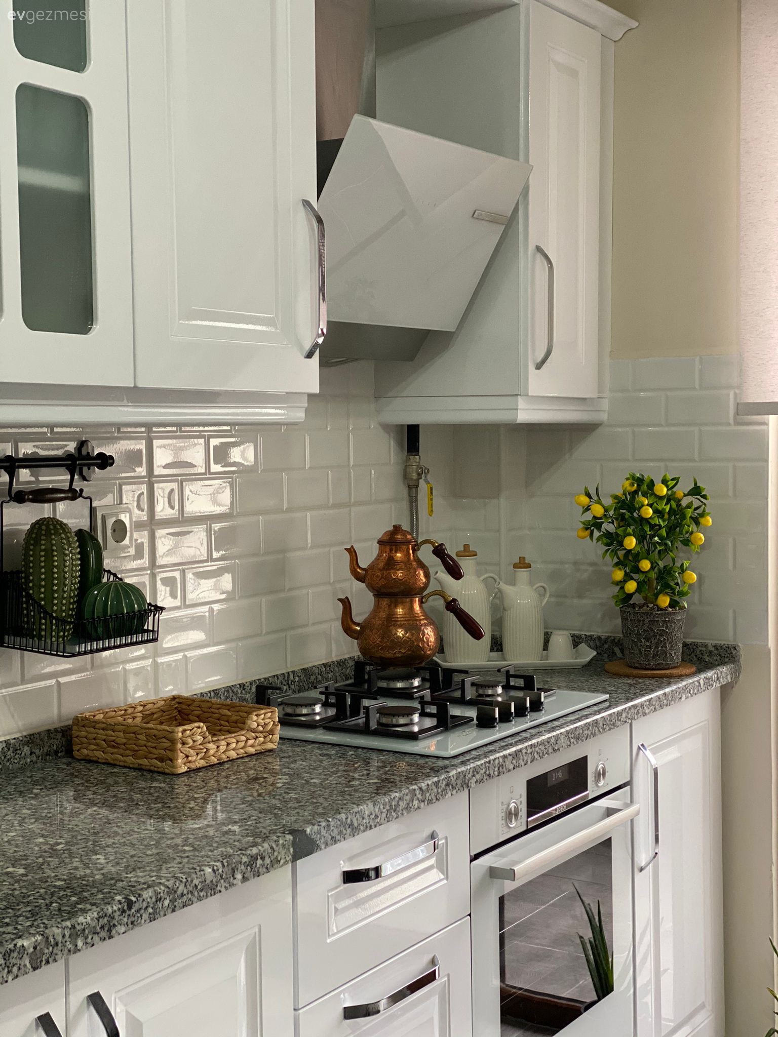 Bu Uyumlu Evde Eşyalar Mutluluğa Giden Yolda Aracı