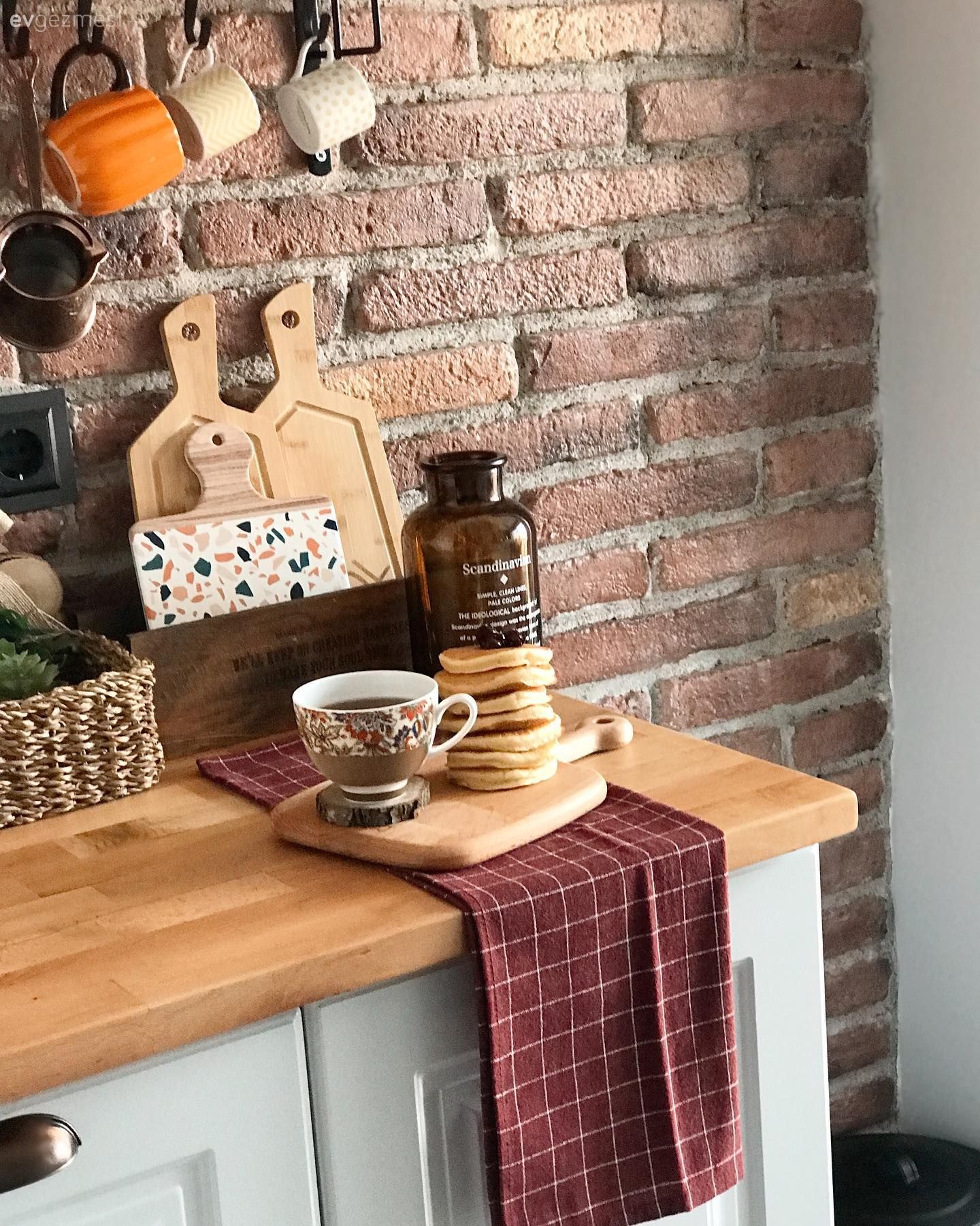 Tuğla duvar, Mutfak rafı, Mutfak, Kahve köşesi