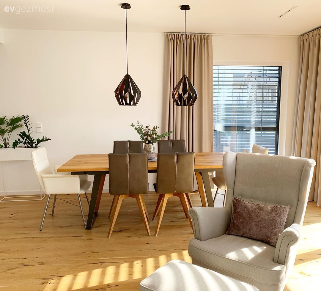 Salon, Beyaz, Vizon, Gri, Siyah, Berjer, Puf, Sandalye, Ahşap masa, Yemek masası, Sarkıt, Aydınlatma, Fon perde, Perde, Jaluzi, Parke