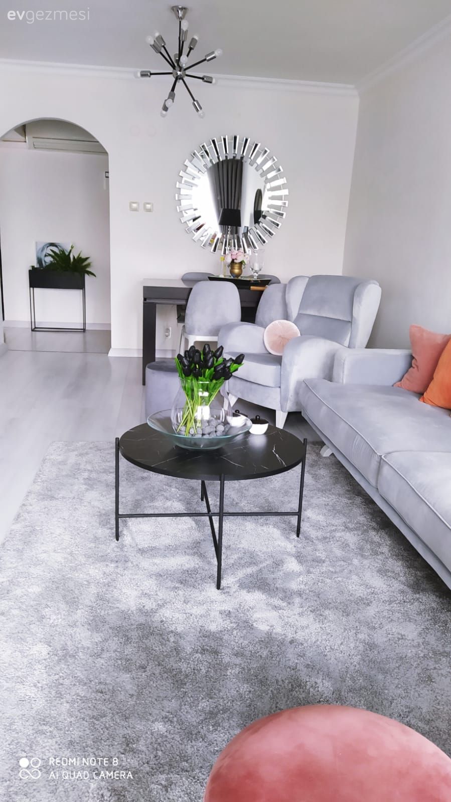 Küçük Parçalarla Büyük Değişiklik Yapabilen Bir İzmir Evi