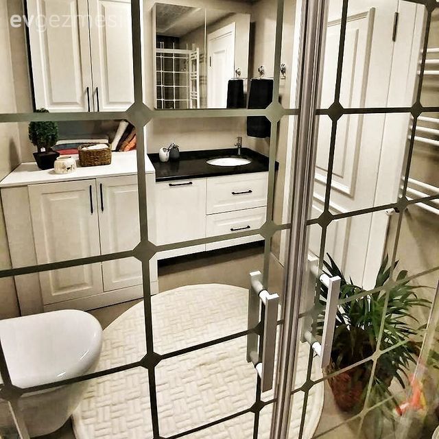 Banyo, Beyaz, Siyah, Modern banyo, Banyo dolabı, Duşakabin, Banyo paspası, Banyo seramikleri