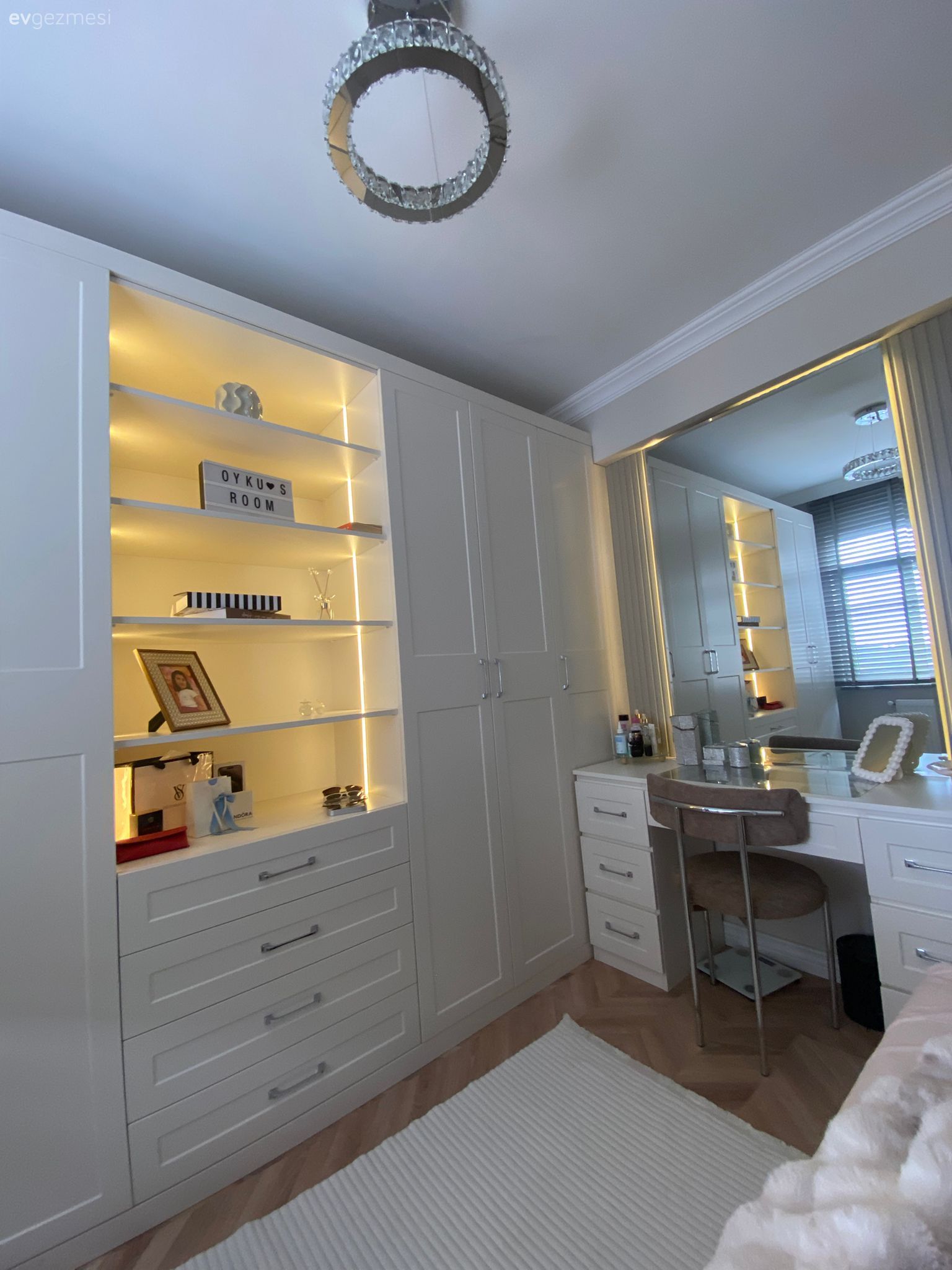 Giyinme odası, Beyaz, Makyaj masası, Yatak Odası, Makyaj aynası, Halı