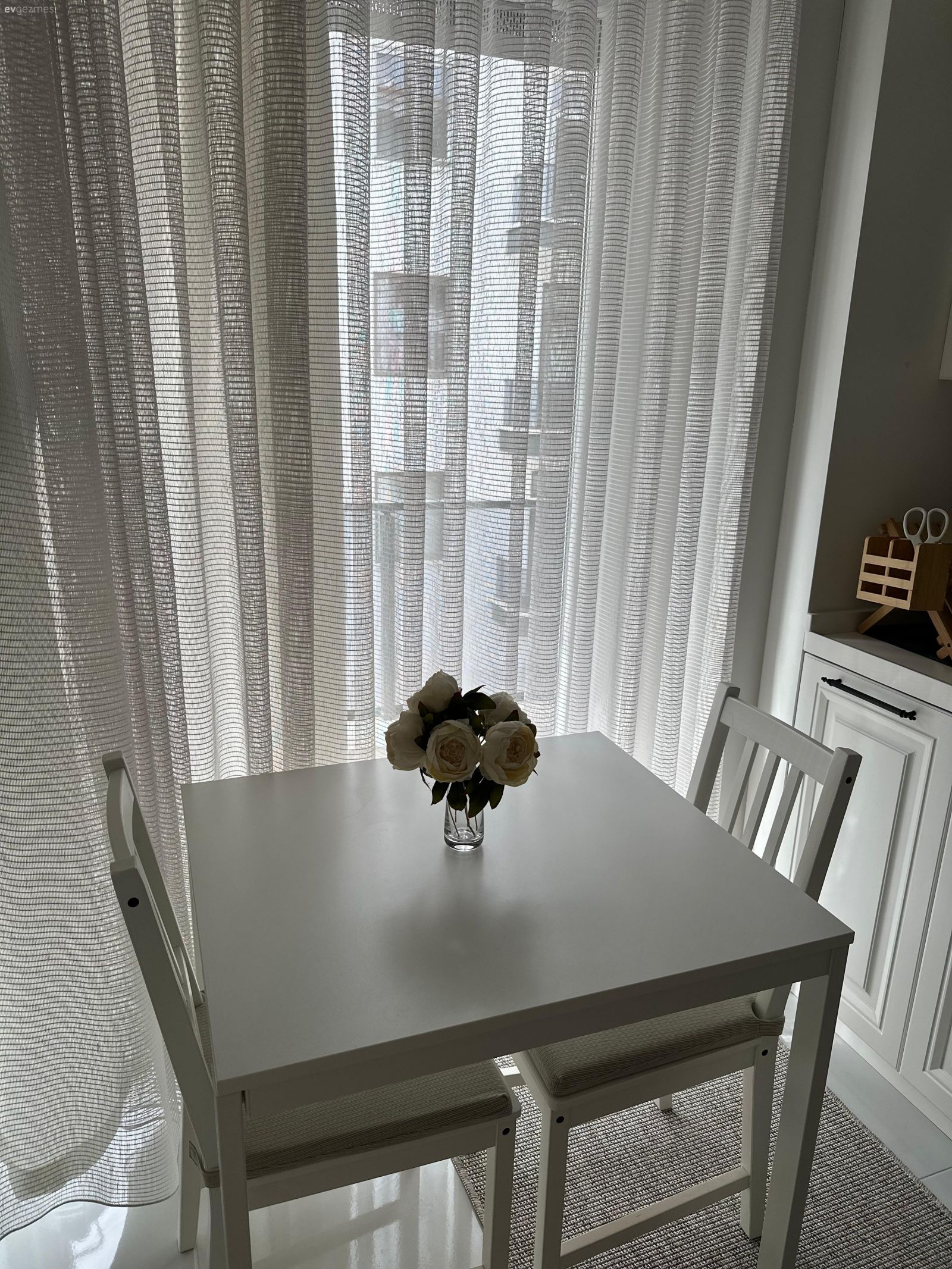 Beyaz, Mutfak tülü, Mutfak perdesi, Mutfak sandalyesi, Mutfak masası