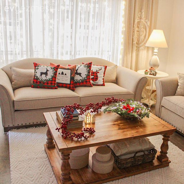 Salon, Bohem Dekorasyon, Yılbaşı dekorasyonu, Vizon, Krem, Bej, Kırmızı, Beyaz, Koltuk takımı, Kırlent, Ev tekstili, Desenler, Orta sehpa, Sehpa, Puf, Halı, Sehpa üstü aksesuarı, Ev Aksesuar, Hasır sepet, Abajur, Aydınlatma, Dekoratif Objeler