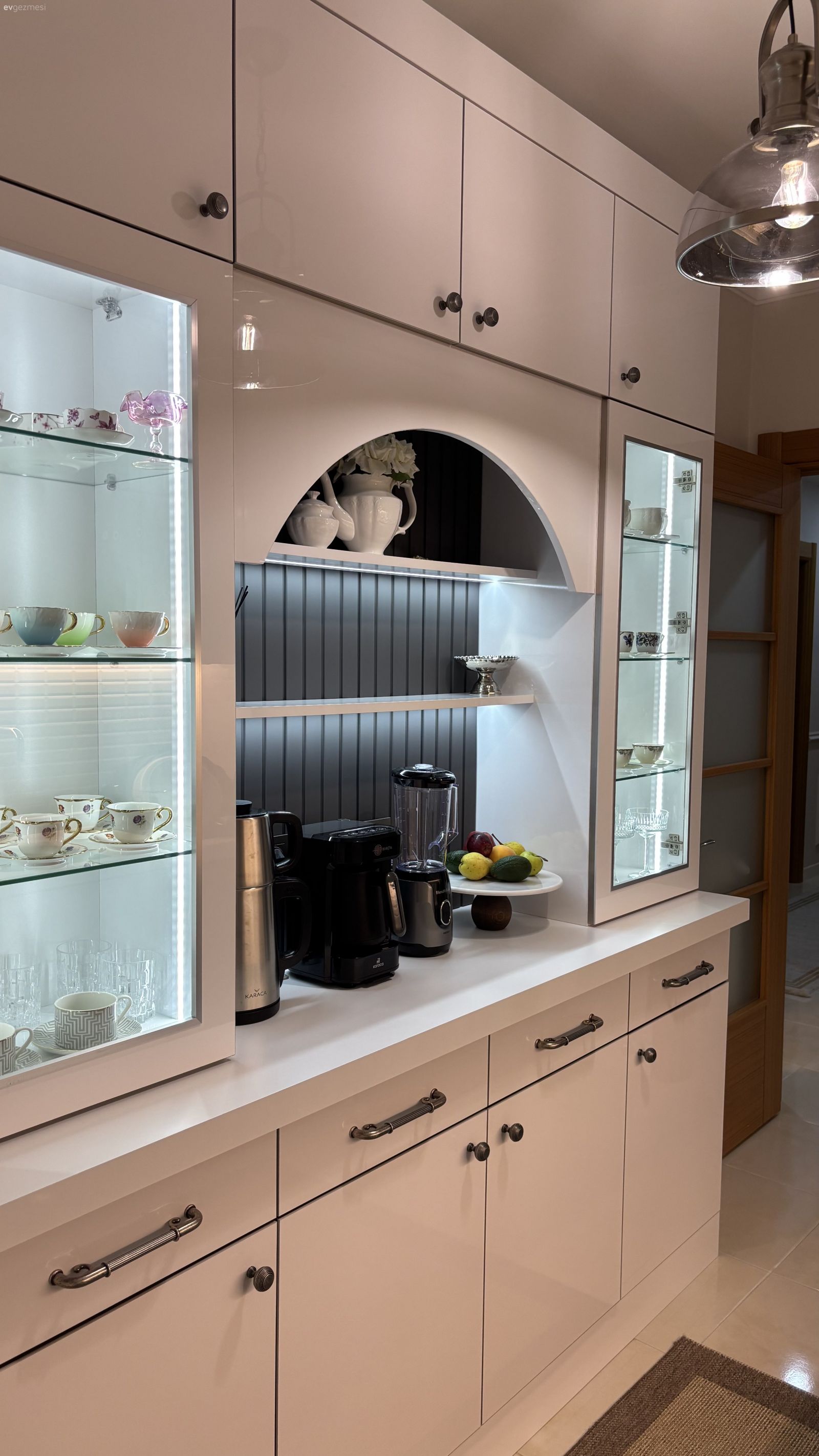 Kahve köşesi, Beyaz, Cam kapaklı dolap, Mutfak aksesuarları, Mutfak