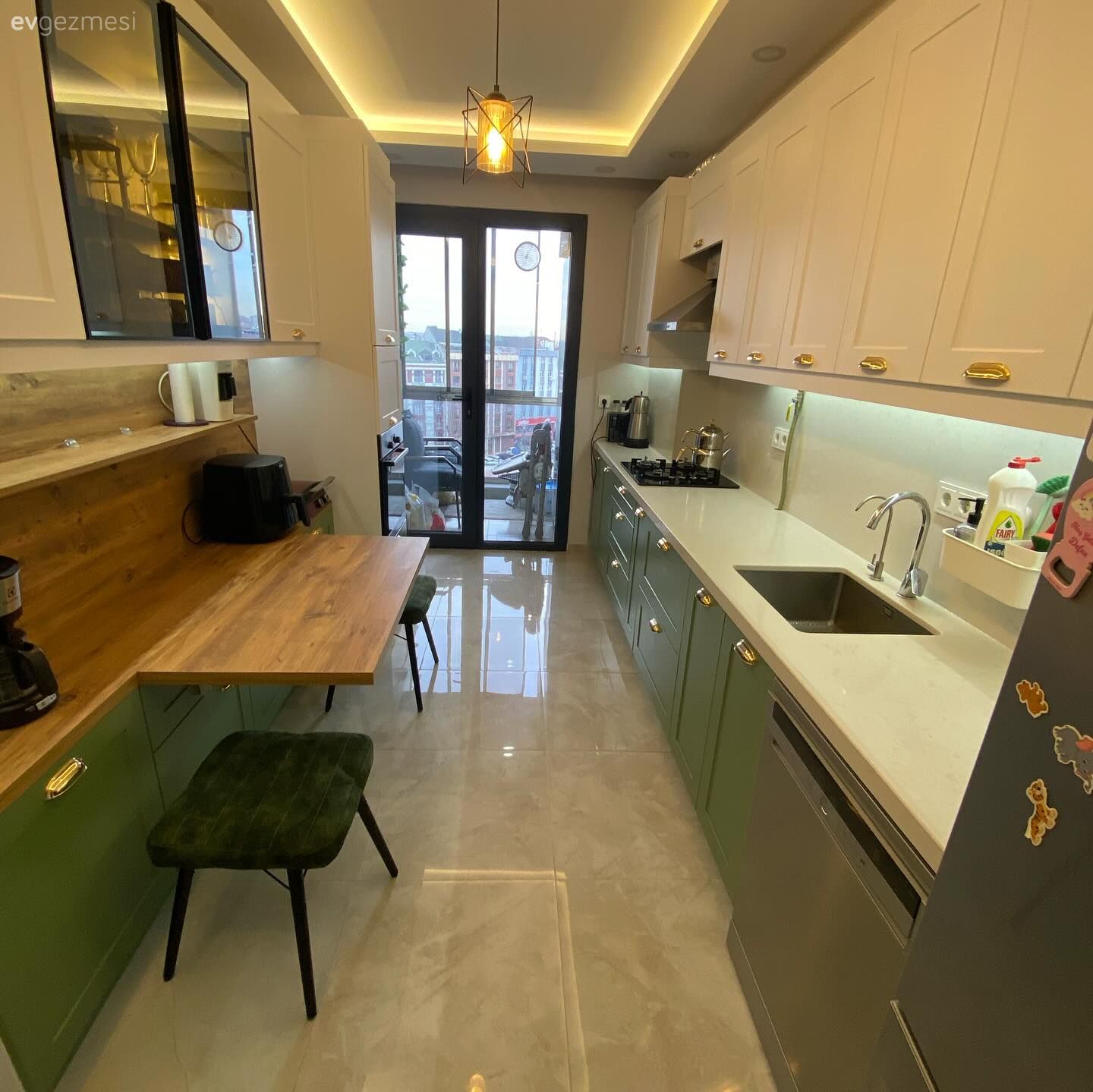 Hem Kahve Köşesi Hem Bar Masası: İyi Fikirlerle Dolu Bir Mutfak!