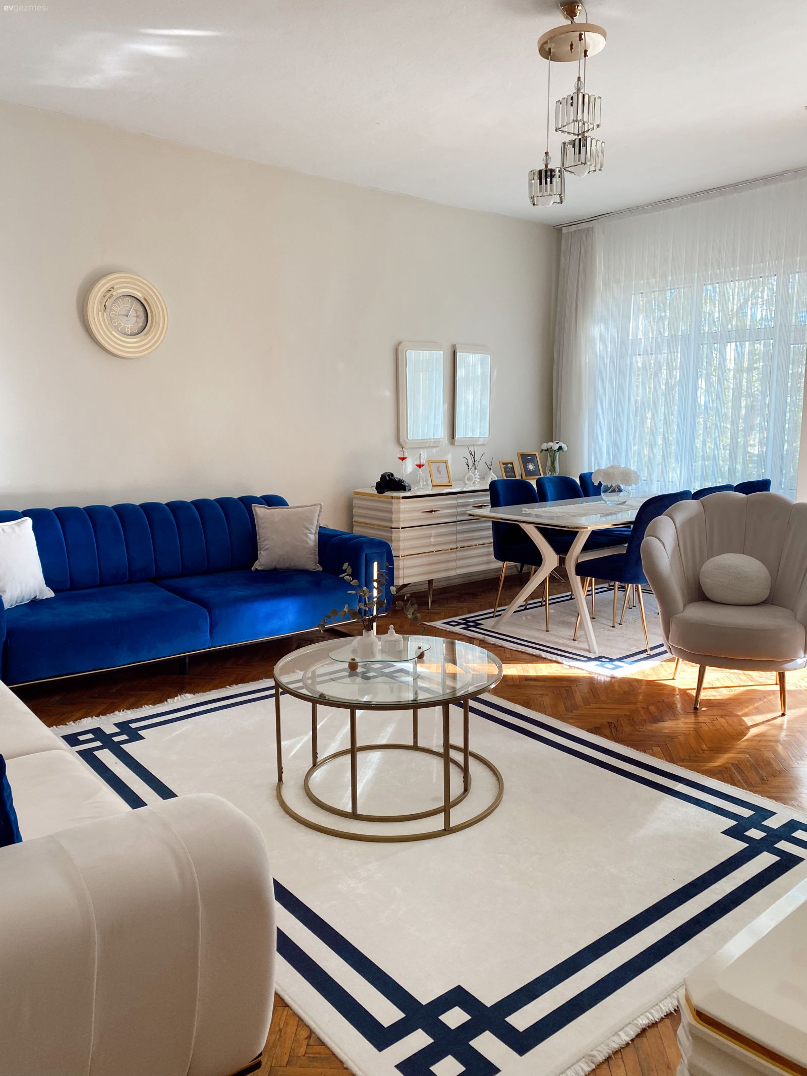 Bu Ankara Evinde Mavinin Sesi Pek Baskın